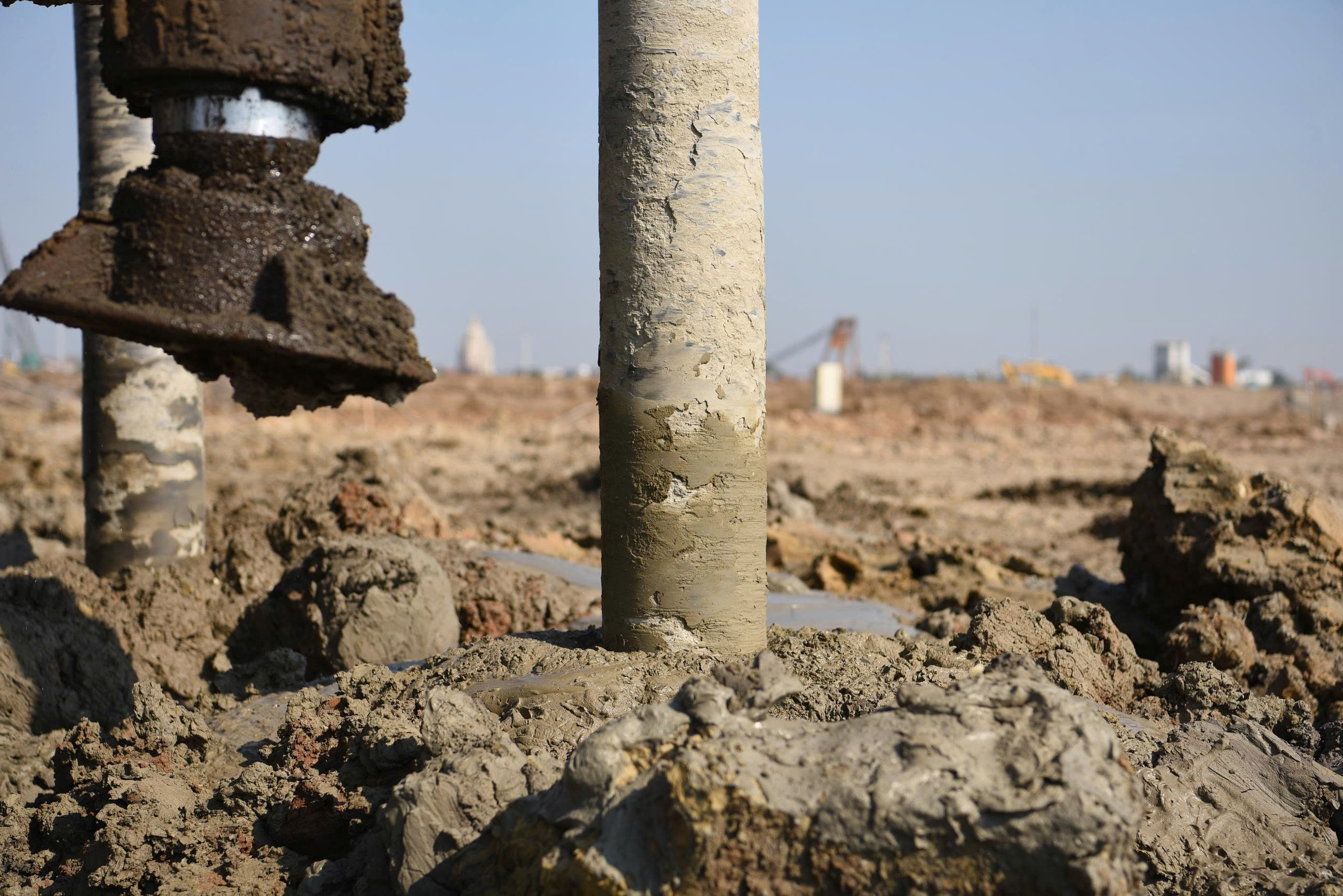 H&agrave;ng ngh&igrave;n c&ocirc;ng nh&acirc;n, m&aacute;y m&oacute;c miệt m&agrave;i &ldquo;chạy đua&rdquo; tiến độ dự &aacute;n s&acirc;n bay Gia B&igrave;nh- Ảnh 16.