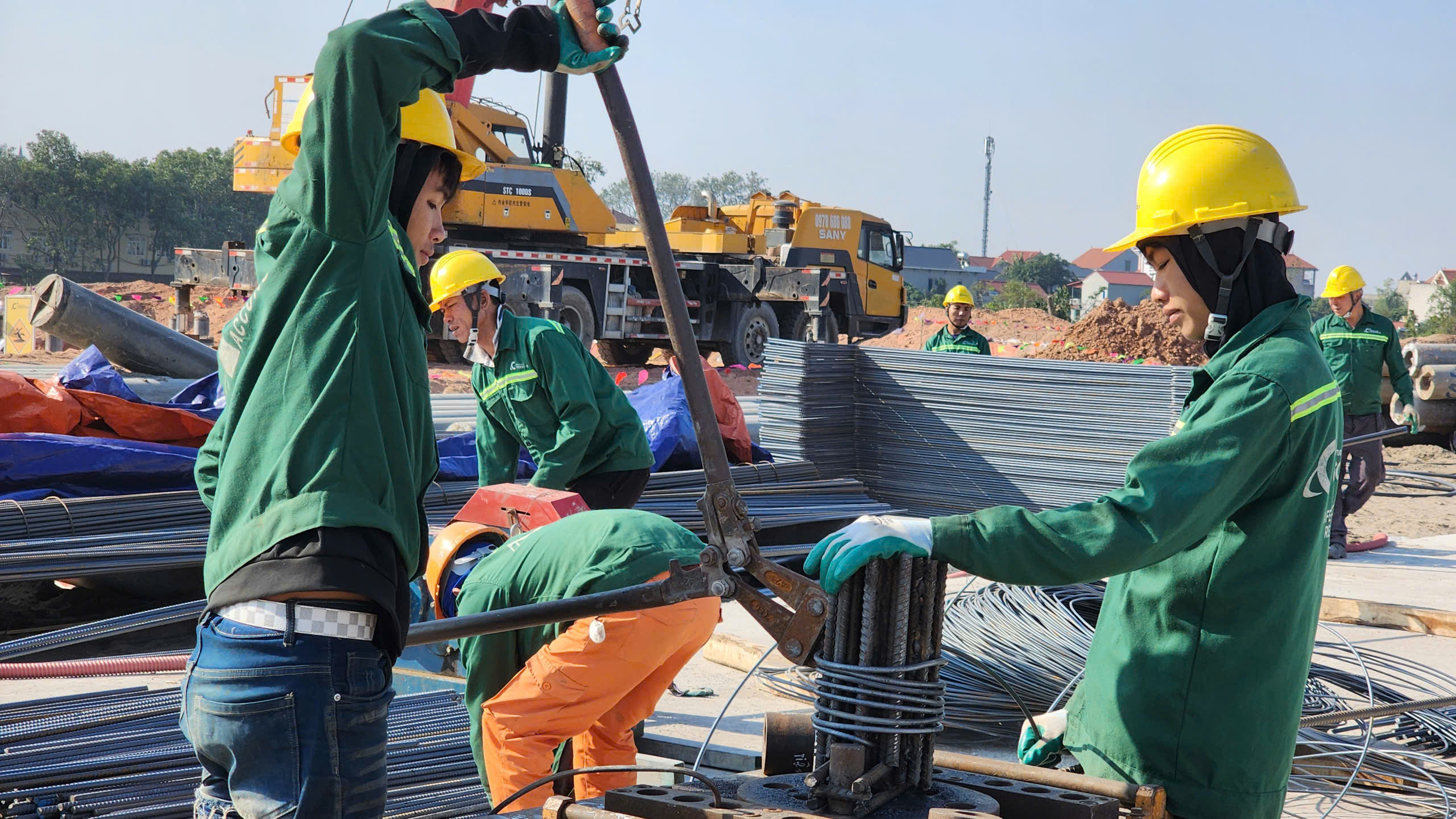 H&agrave;ng ngh&igrave;n c&ocirc;ng nh&acirc;n, m&aacute;y m&oacute;c miệt m&agrave;i &ldquo;chạy đua&rdquo; tiến độ dự &aacute;n s&acirc;n bay Gia B&igrave;nh- Ảnh 3.
