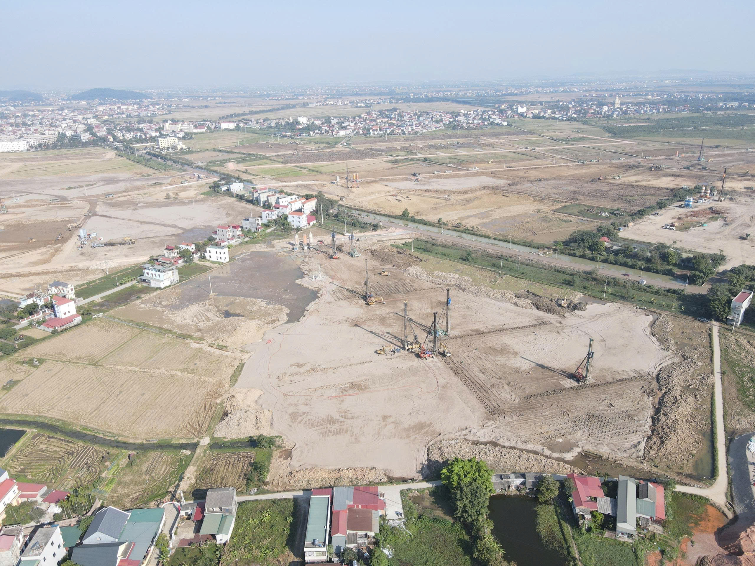 H&agrave;ng ngh&igrave;n c&ocirc;ng nh&acirc;n, m&aacute;y m&oacute;c miệt m&agrave;i &ldquo;chạy đua&rdquo; tiến độ dự &aacute;n s&acirc;n bay Gia B&igrave;nh- Ảnh 23.