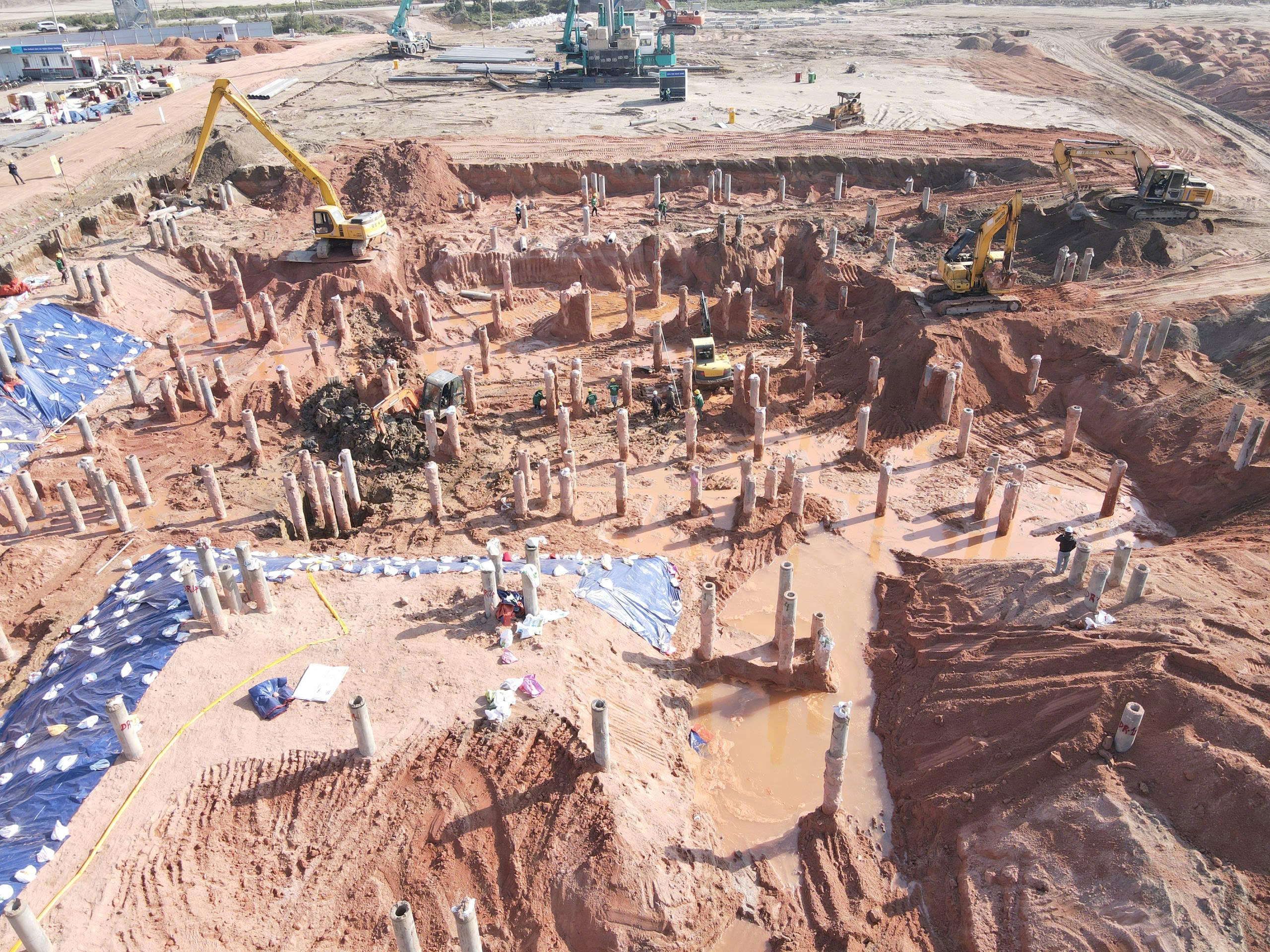 H&agrave;ng ngh&igrave;n c&ocirc;ng nh&acirc;n, m&aacute;y m&oacute;c miệt m&agrave;i &ldquo;chạy đua&rdquo; tiến độ dự &aacute;n s&acirc;n bay Gia B&igrave;nh- Ảnh 6.