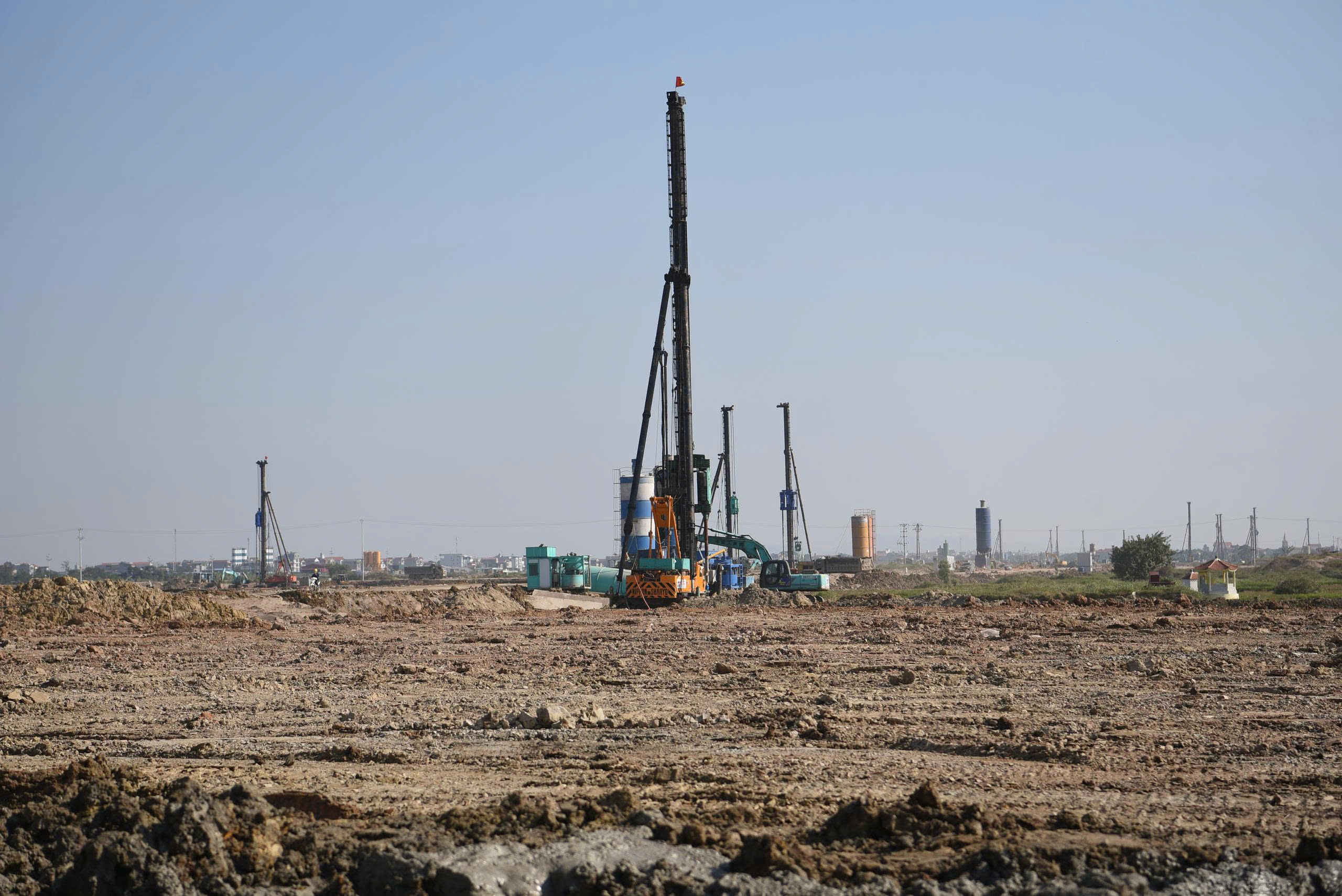 H&agrave;ng ngh&igrave;n c&ocirc;ng nh&acirc;n, m&aacute;y m&oacute;c miệt m&agrave;i &ldquo;chạy đua&rdquo; tiến độ dự &aacute;n s&acirc;n bay Gia B&igrave;nh- Ảnh 5.