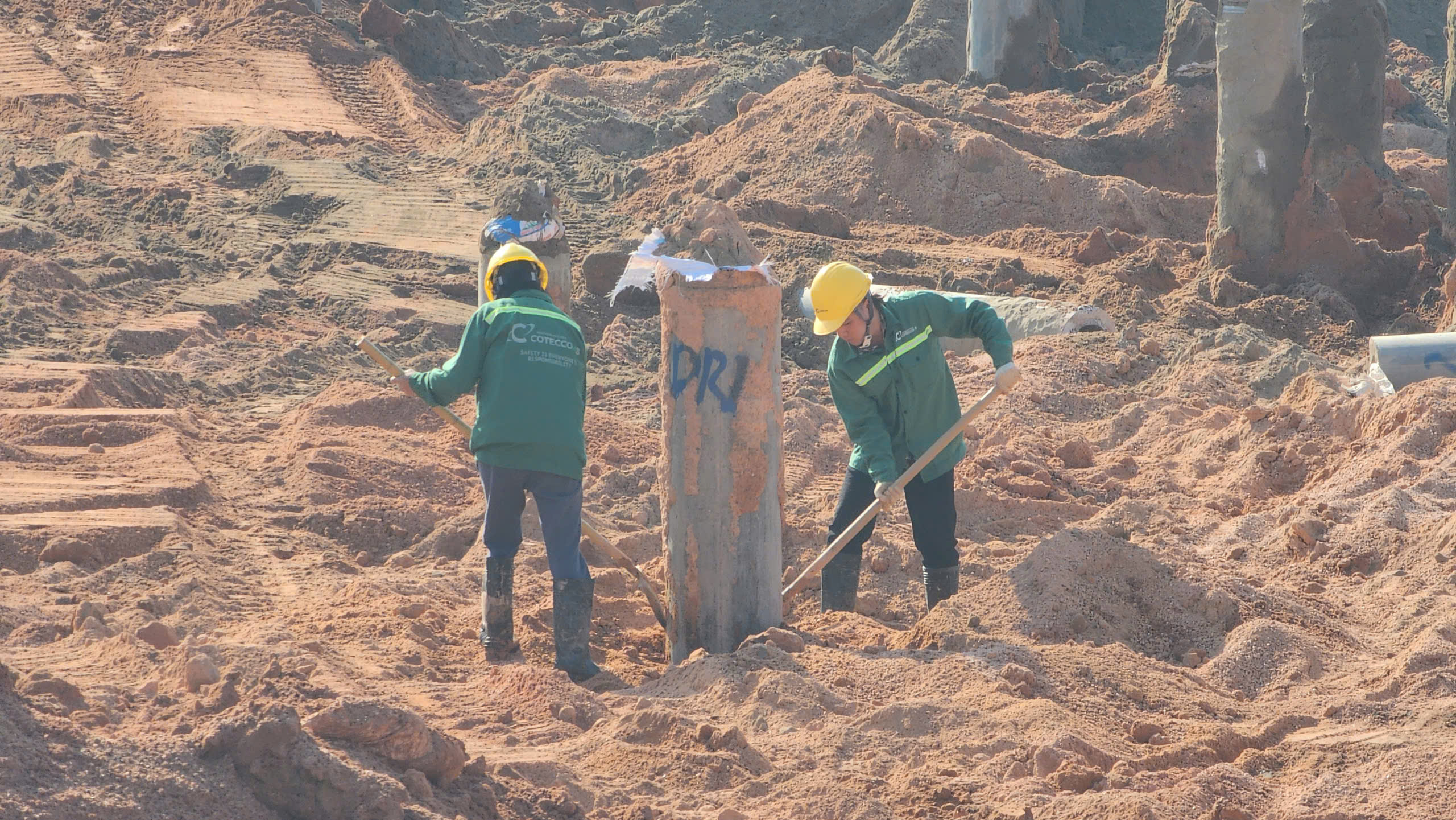 H&agrave;ng ngh&igrave;n c&ocirc;ng nh&acirc;n, m&aacute;y m&oacute;c miệt m&agrave;i &ldquo;chạy đua&rdquo; tiến độ dự &aacute;n s&acirc;n bay Gia B&igrave;nh- Ảnh 9.