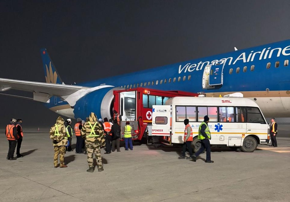 H&agrave;nh kh&aacute;ch nguy kịch, m&aacute;y bay Vietnam Airlines hạ c&aacute;nh khẩn cấp ở Ấn Độ- Ảnh 1.