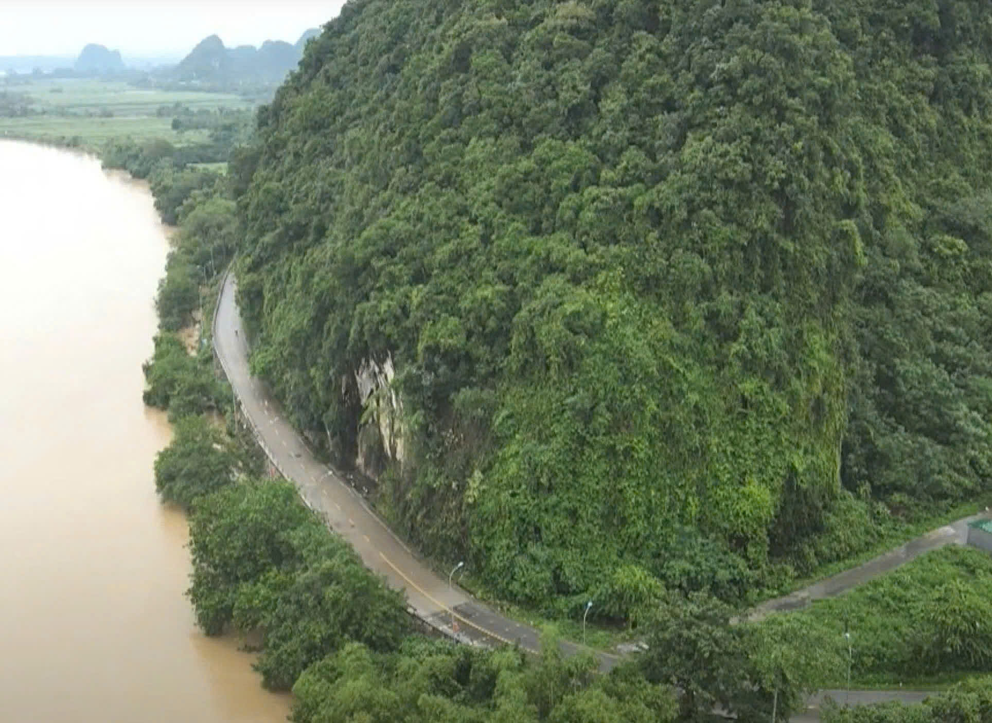 Nghệ An: Th&aacute;o gỡ vướng mắc, đẩy nhanh tiến độ c&aacute;c c&ocirc;ng tr&igrave;nh giao th&ocirc;ng trọng điểm- Ảnh 3.