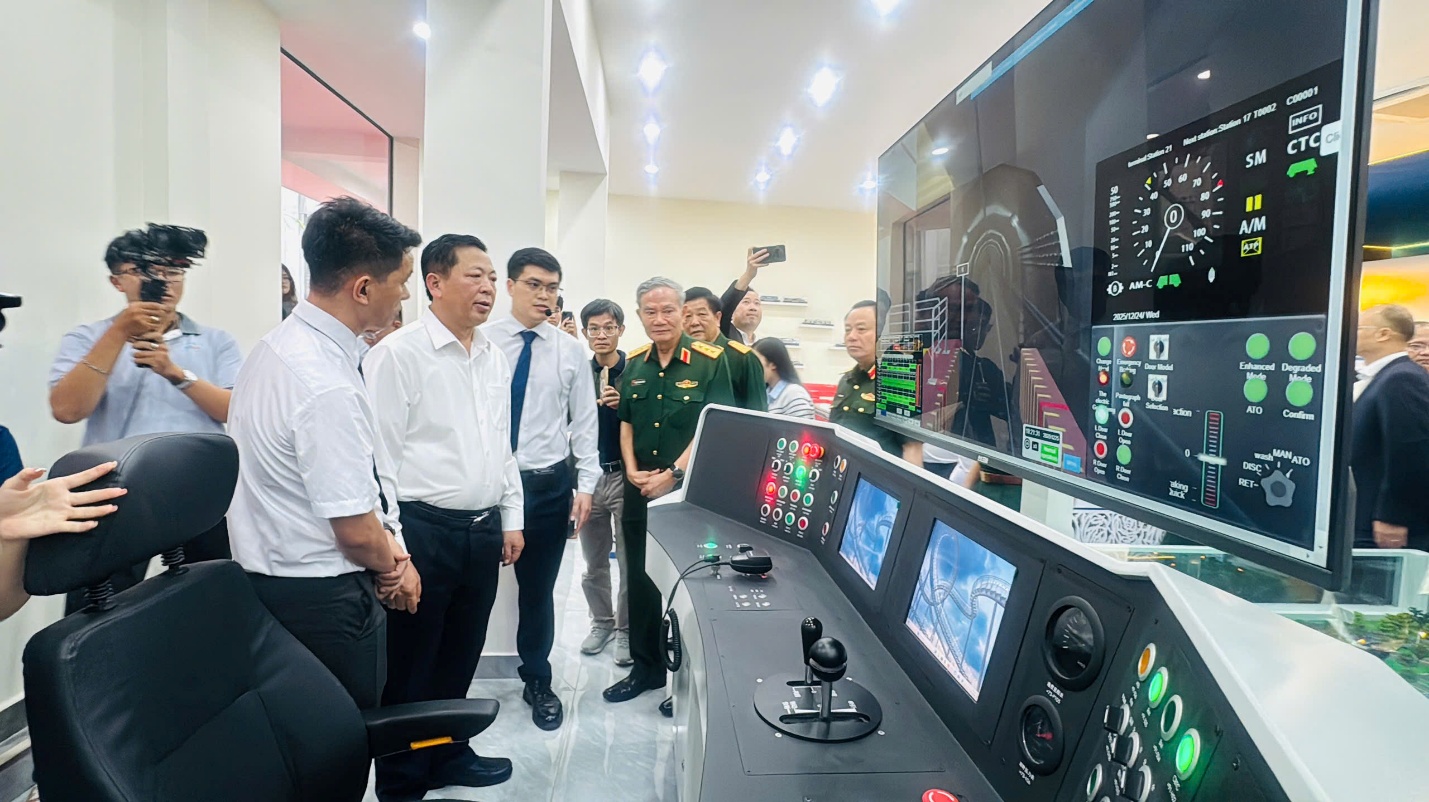 High-speed railway simulation lab advances workforce training for Vietnam&rsquo;s rail sector- Ảnh 1.