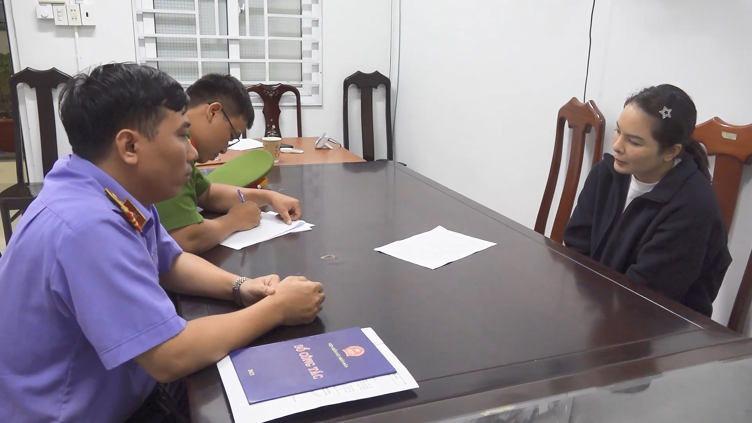 Kh&aacute;nh H&ograve;a: Người phụ nữ lừa b&aacute;n 70 l&ocirc; đất dự &aacute;n, chiếm đoạt 14 tỷ đồng- Ảnh 1.