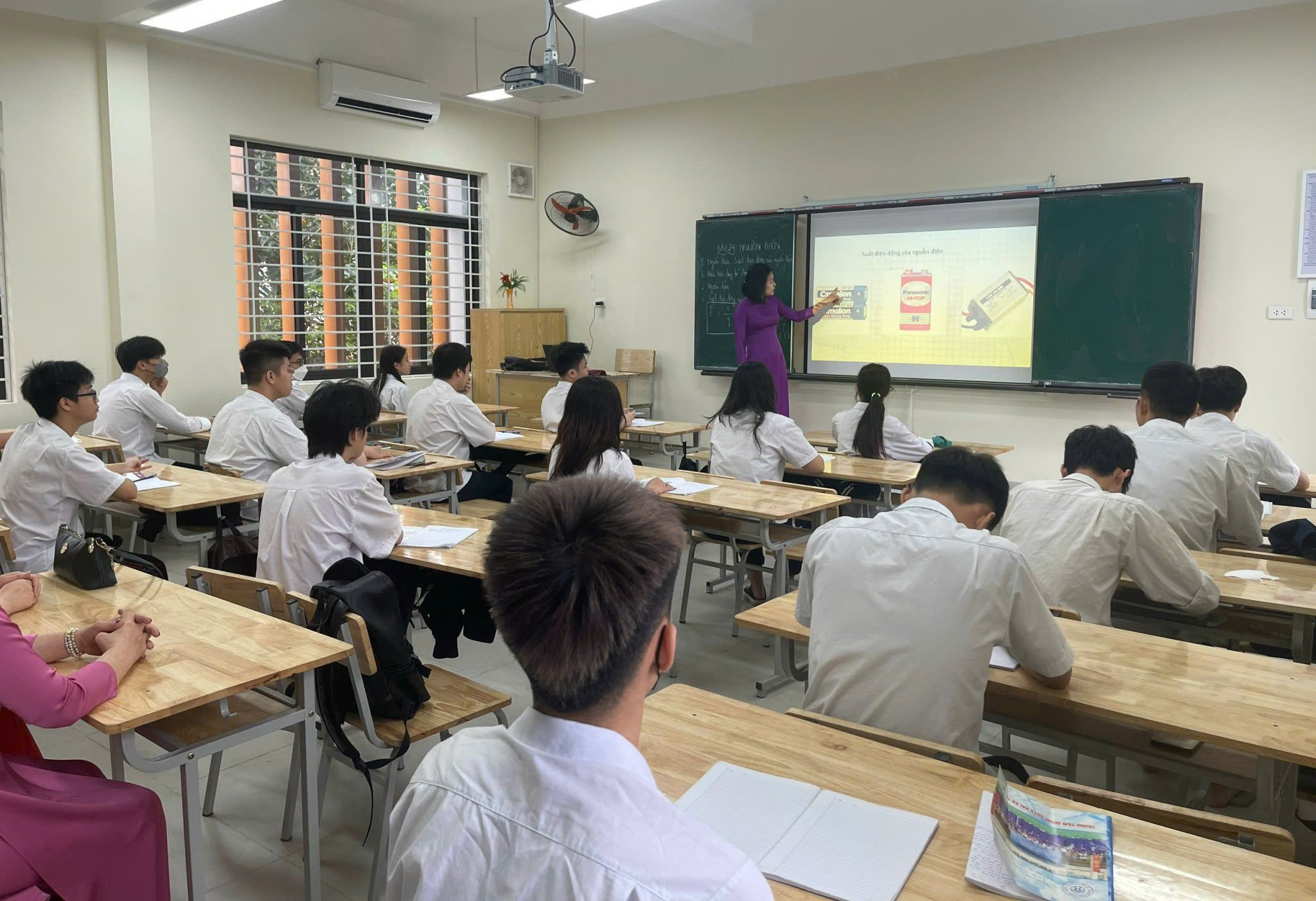 Hà Nội quy định các khoản thu, chi dịch vụ hỗ trợ hoạt động giáo dục- Ảnh 1.
