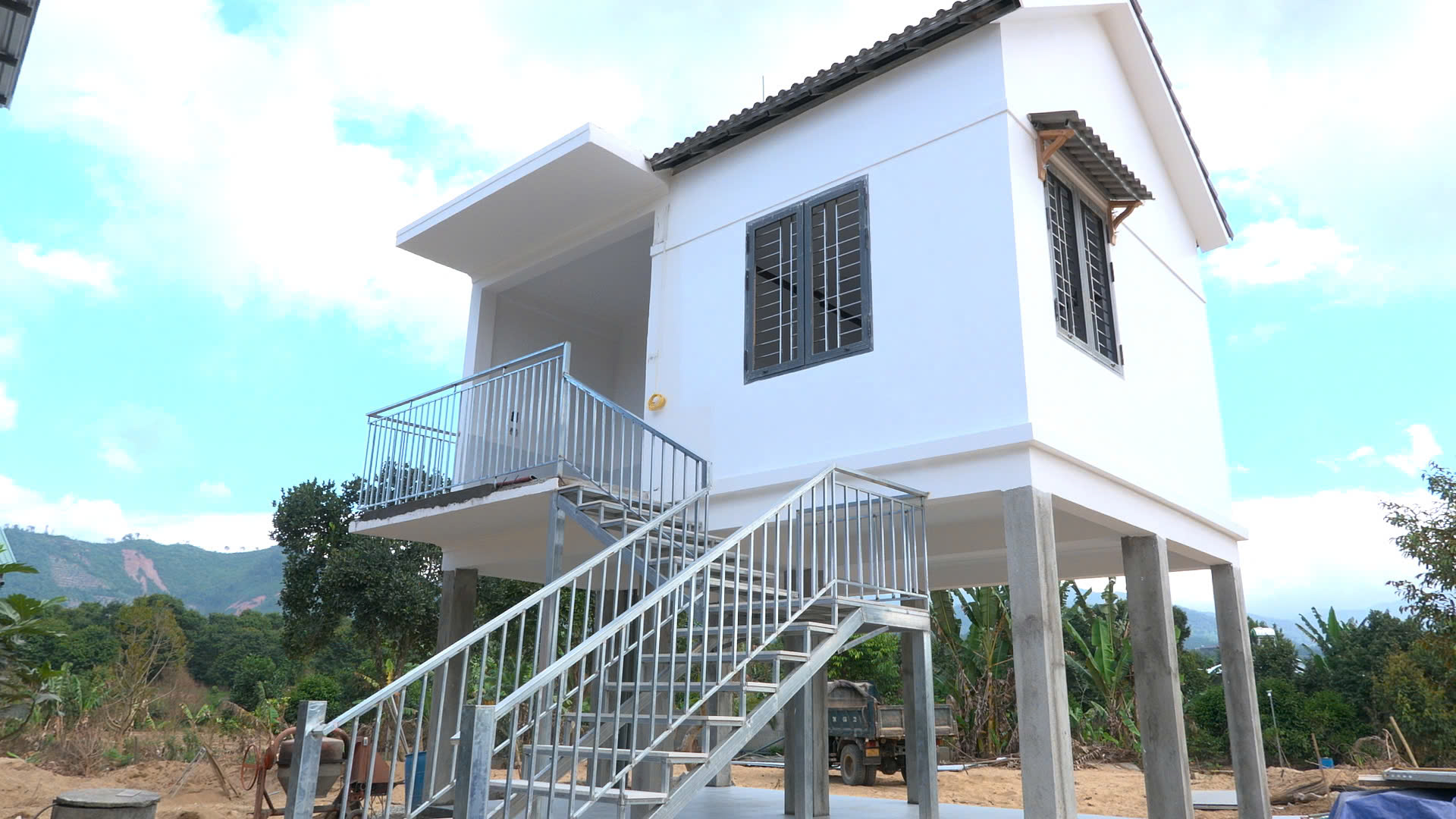 Qu&acirc;n chủng Hải qu&acirc;n kh&aacute;nh th&agrave;nh, b&agrave;n giao nh&agrave; cho người d&acirc;n bị thiệt hại do mưa lũ- Ảnh 3.