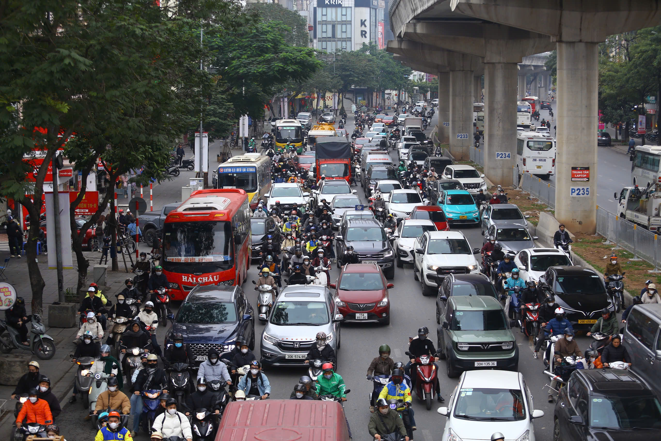 Hà Nội quyết tâm xóa ùn tắc giao thông kéo dài trước năm 2030- Ảnh 1. Hà Nội quyết tâm xóa ùn tắc giao thông kéo dài trước năm 2030- Ảnh 1.