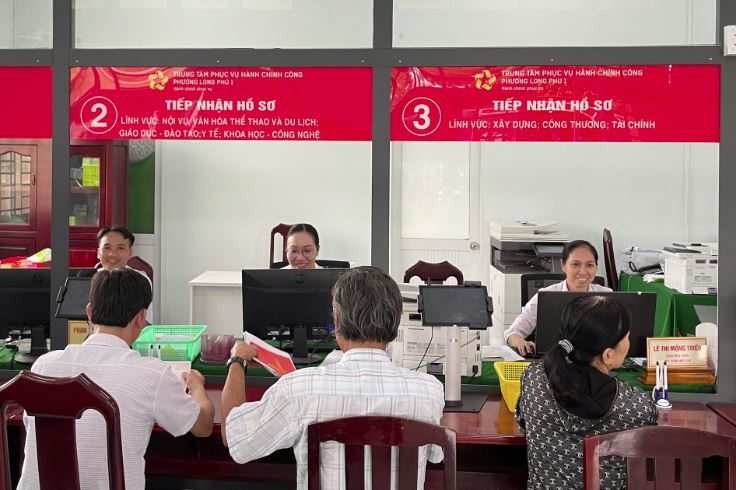 Cần Thơ bỏ lệ "đi đúng nơi mới xong việc"- Ảnh 3. Cần Thơ bỏ lệ "đi đúng nơi mới xong việc"- Ảnh 3.