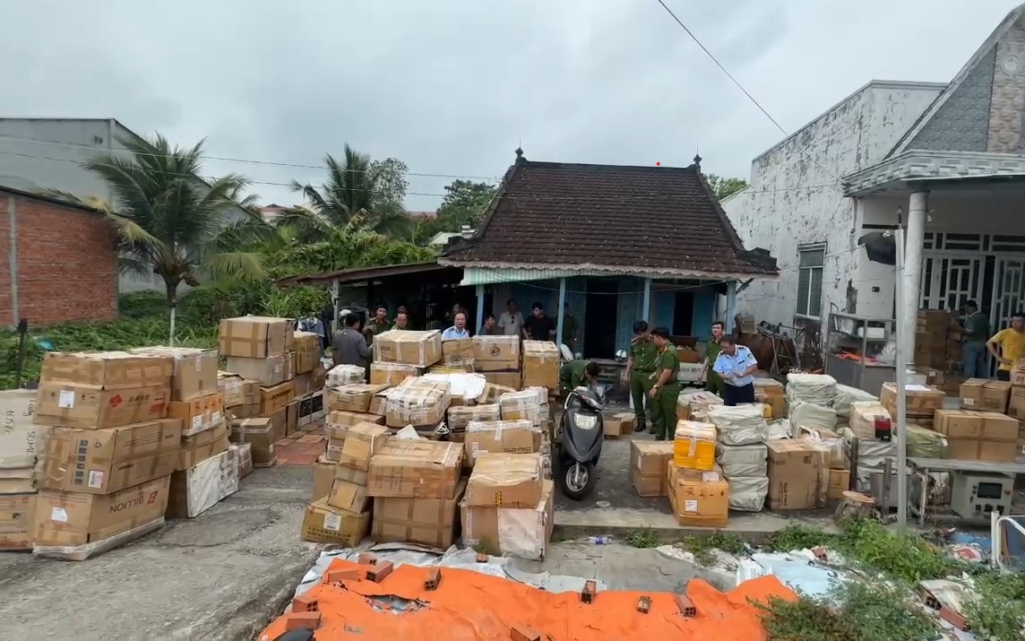 Triệt ph&aacute; đường d&acirc;y sản xuất nước hoa Dior, Chanel&hellip; giả tại Cần Thơ