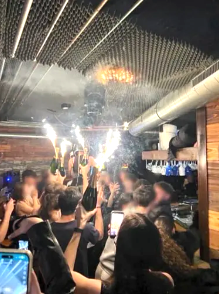 Vụ ch&aacute;y qu&aacute;n bar tại Thuỵ Sĩ: Chủ hộp đ&ecirc;m bị c&aacute;o buộc &ocirc;m tiền th&aacute;o chạy, ti&ecirc;u hủy chứng cứ- Ảnh 2.