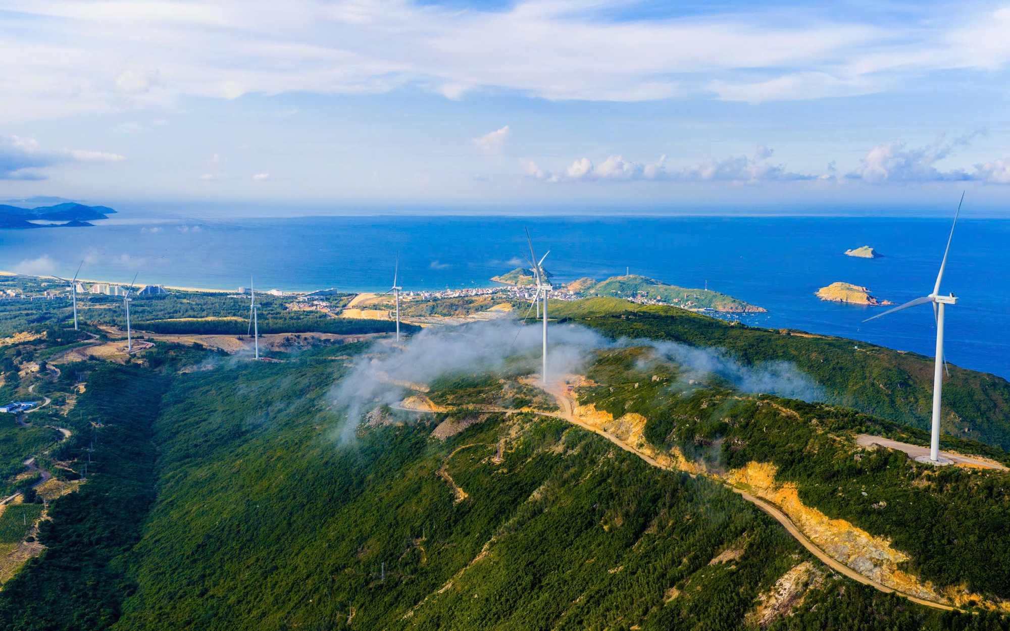 Gia Lai ph&ecirc; duyệt nh&agrave; đầu tư quan t&acirc;m 3 dự &aacute;n điện gi&oacute; hơn 19.000 tỷ đồng