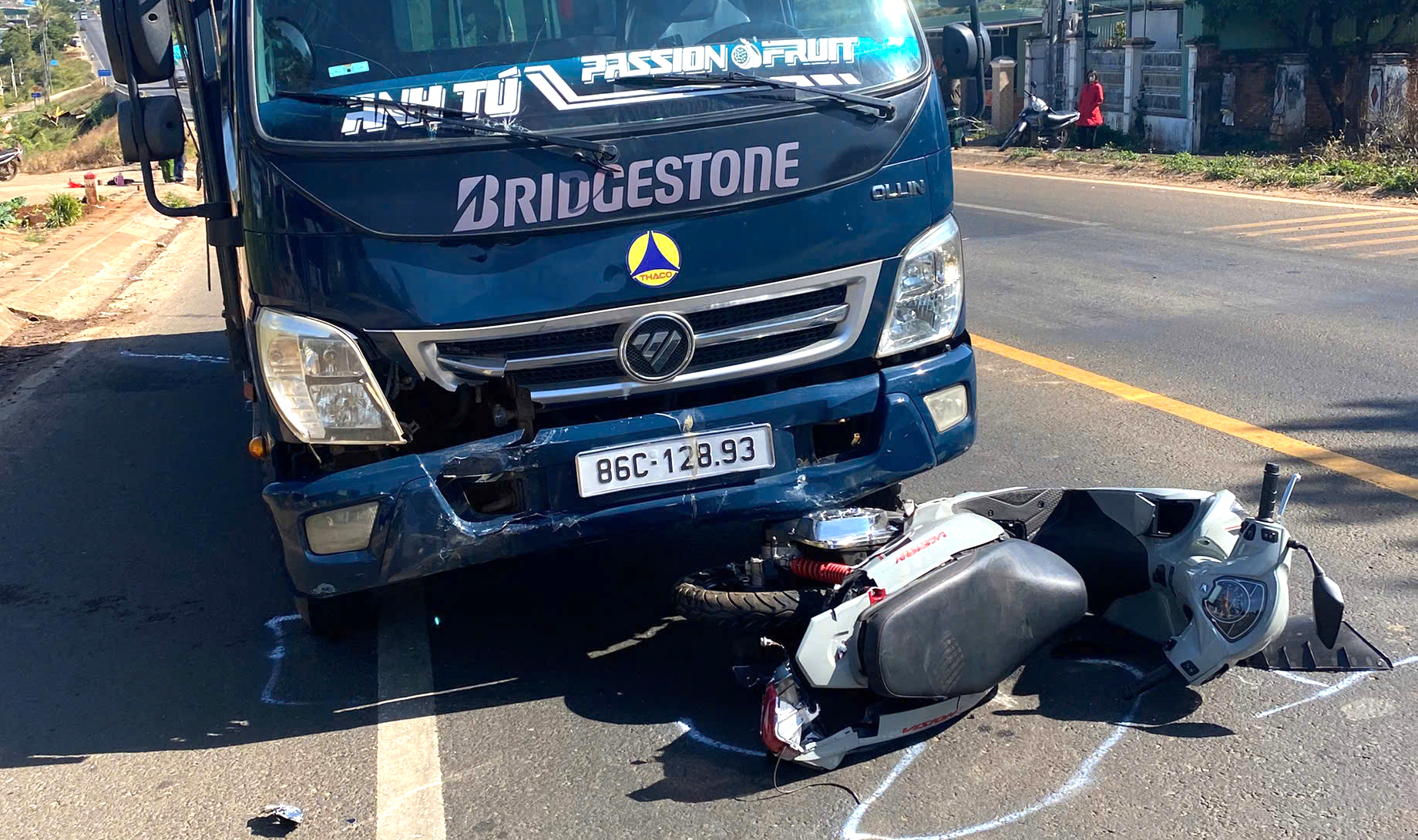 Gia Lai: Xe m&aacute;y va chạm xe tải tr&ecirc;n QL19, hai vợ chồng tử vong thương t&acirc;m- Ảnh 1.