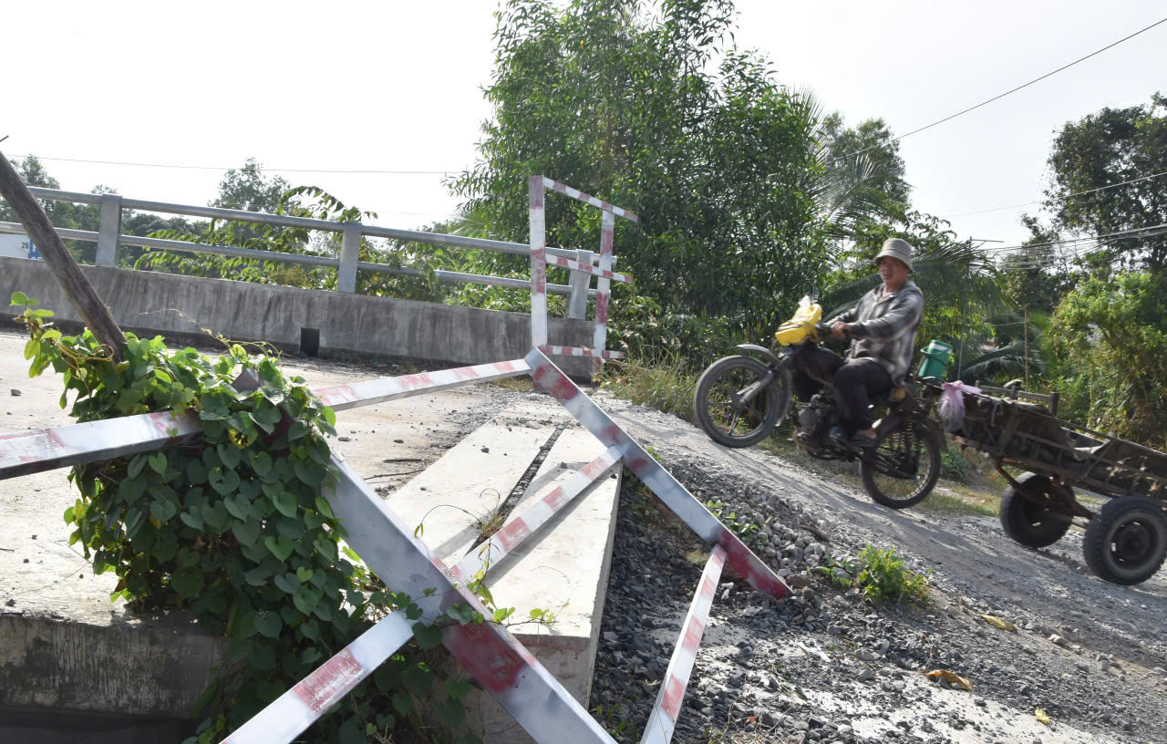 Đồng Th&aacute;p: Cầu K&ecirc;nh Năng bao giờ được th&ocirc;ng xe? - Ảnh 1.