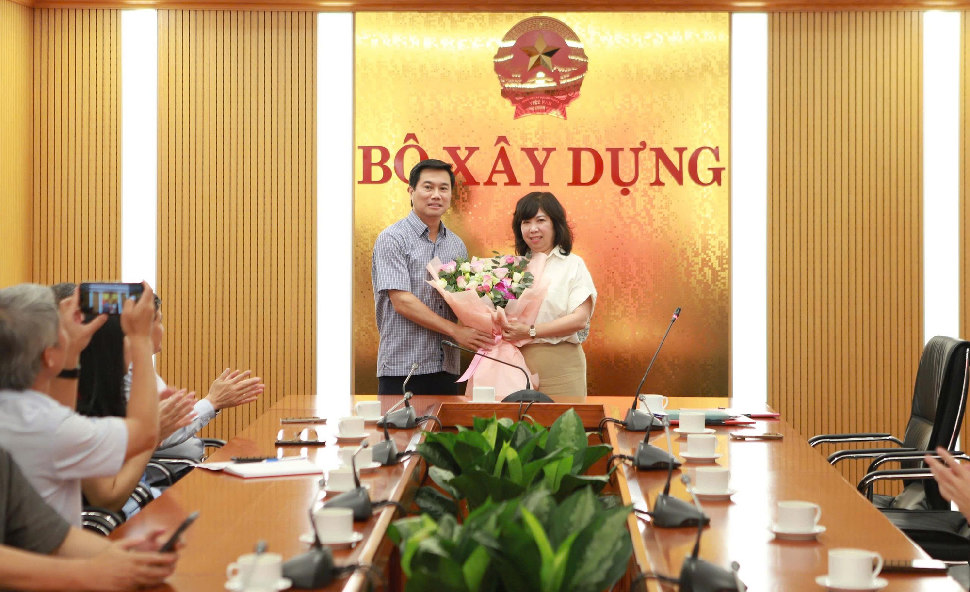 Bộ X&acirc;y dựng c&ocirc;ng bố quyết định c&ocirc;ng t&aacute;c c&aacute;n bộ, Vụ Quy hoạch - Kiến tr&uacute;c c&oacute; t&acirc;n Vụ trưởng- Ảnh 2.