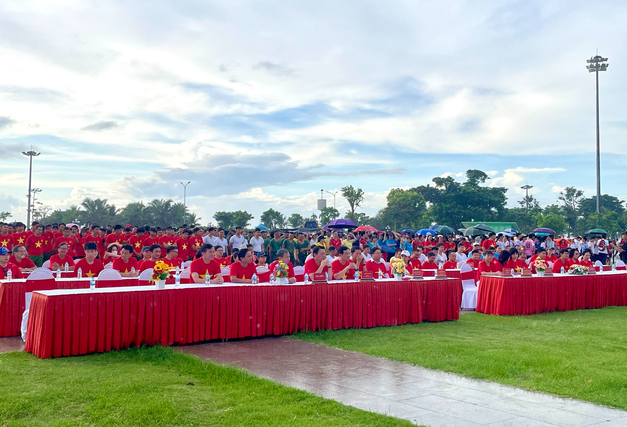 Gia Lai: Gần 3.000 người chạy bộ, lan tỏa phong tr&agrave;o r&egrave;n luyện thể thao- Ảnh 1.