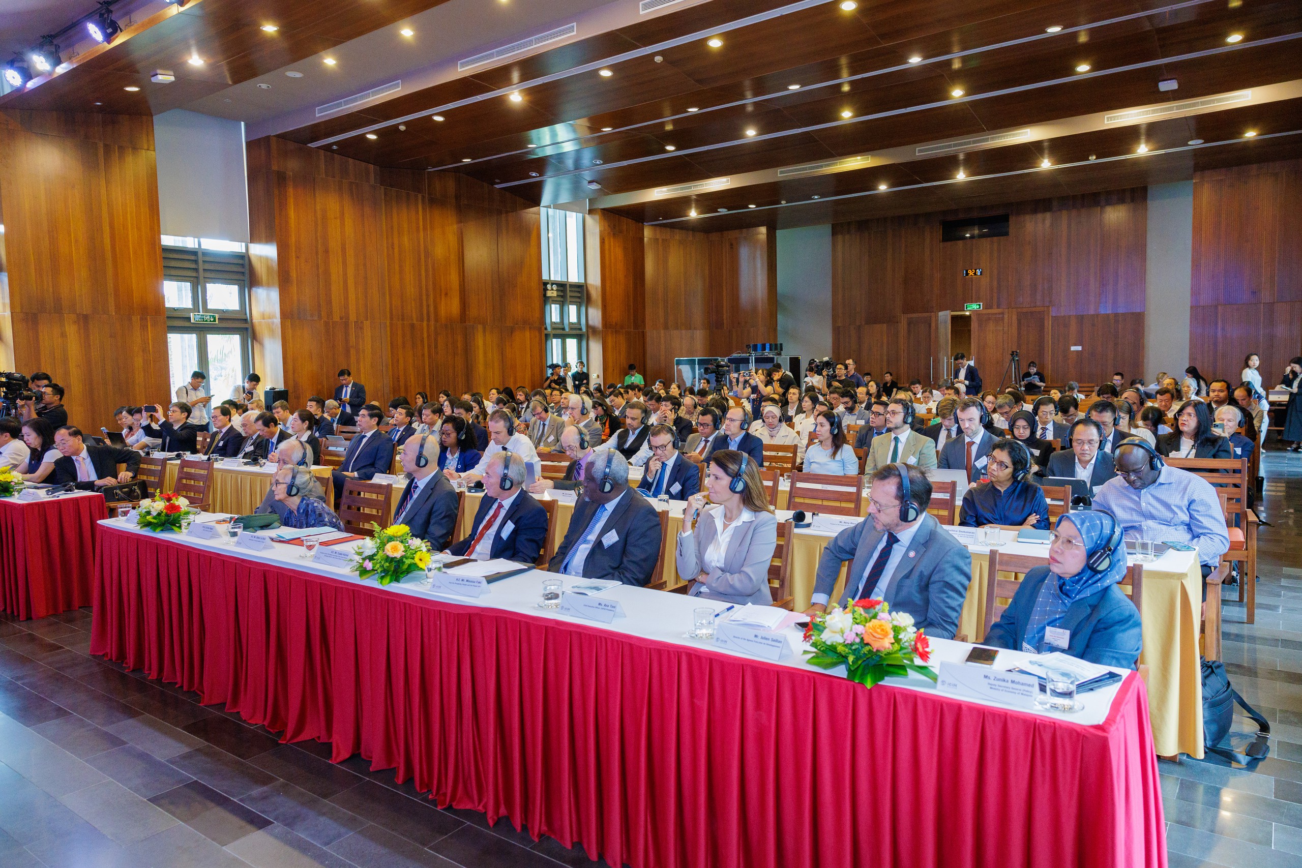 Ph&oacute; Thủ tướng Hồ Quốc Dũng: Chuyển đổi xanh phải tạo động lực mới cho ph&aacute;t triển- Ảnh 3.