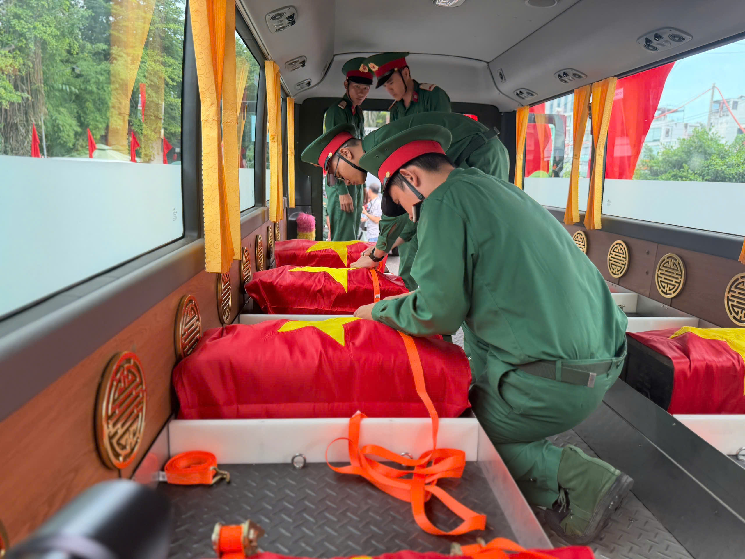 TP.HCM sơ duyệt lần hai lễ truy điệu, an t&aacute;ng 731 h&agrave;i cốt liệt sĩ - Ảnh 14.