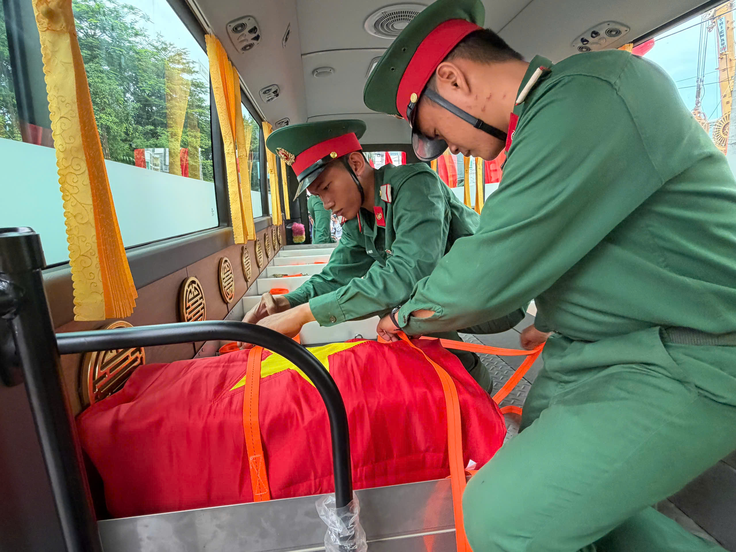 TP.HCM sơ duyệt lần hai lễ truy điệu, an t&aacute;ng 731 h&agrave;i cốt liệt sĩ - Ảnh 13.