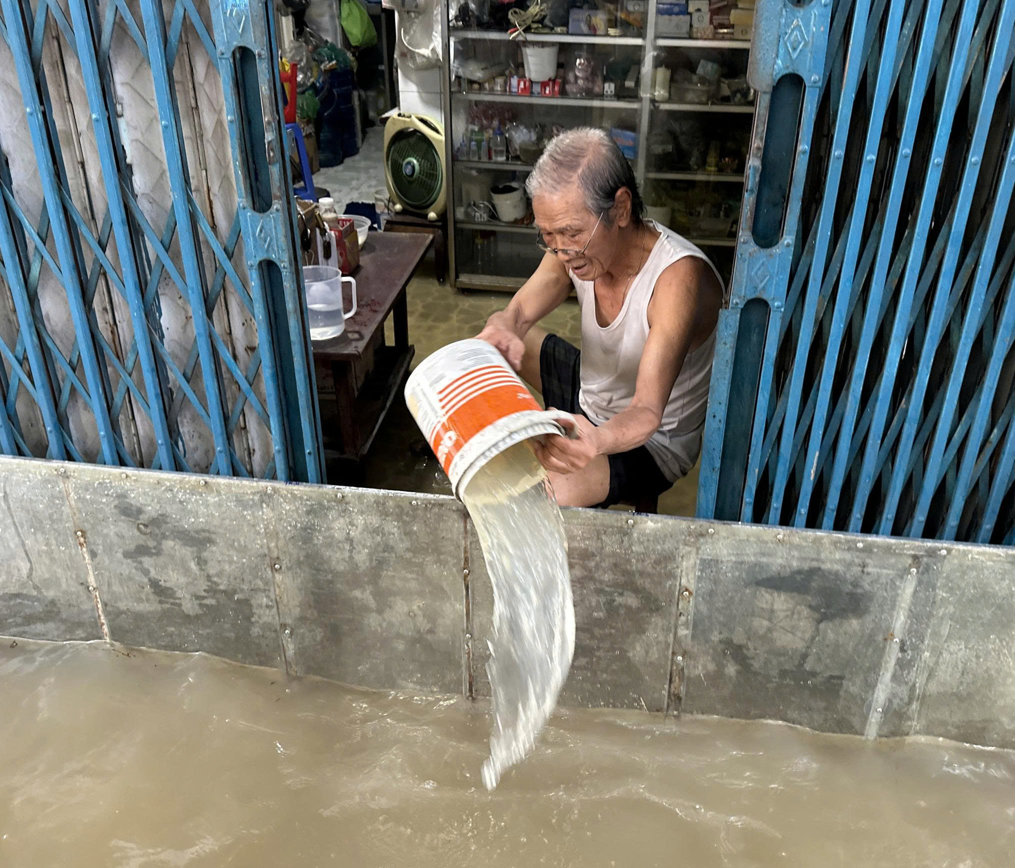 Triều cường s&ocirc;ng Đồng Nai lập đỉnh cao nhất từ năm 1975, nhiều khu vực ngập s&acirc;u - Ảnh 8.