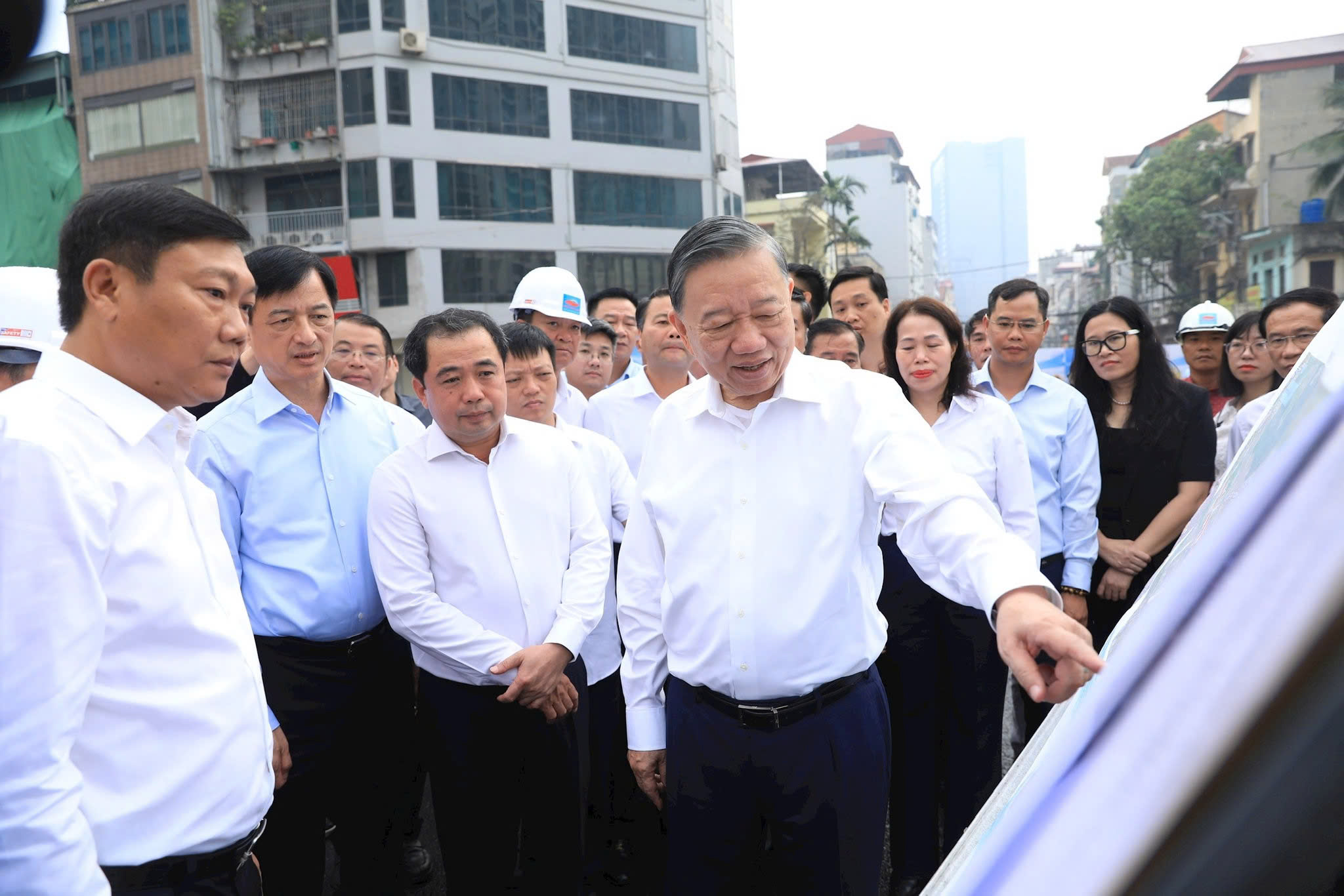 Tổng Bí thư, Chủ tịch nước Tô Lâm kiểm tra tiến độ dự án giao thông trọng điểm tại Hà Nội- Ảnh 2.