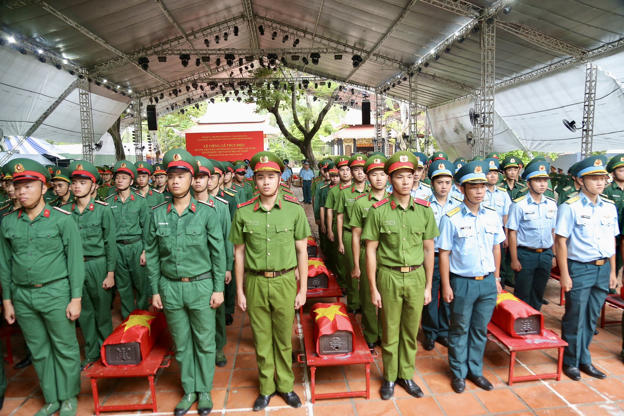 TP.HCM sơ duyệt lần hai lễ truy điệu, an t&aacute;ng 731 h&agrave;i cốt liệt sĩ - Ảnh 8.