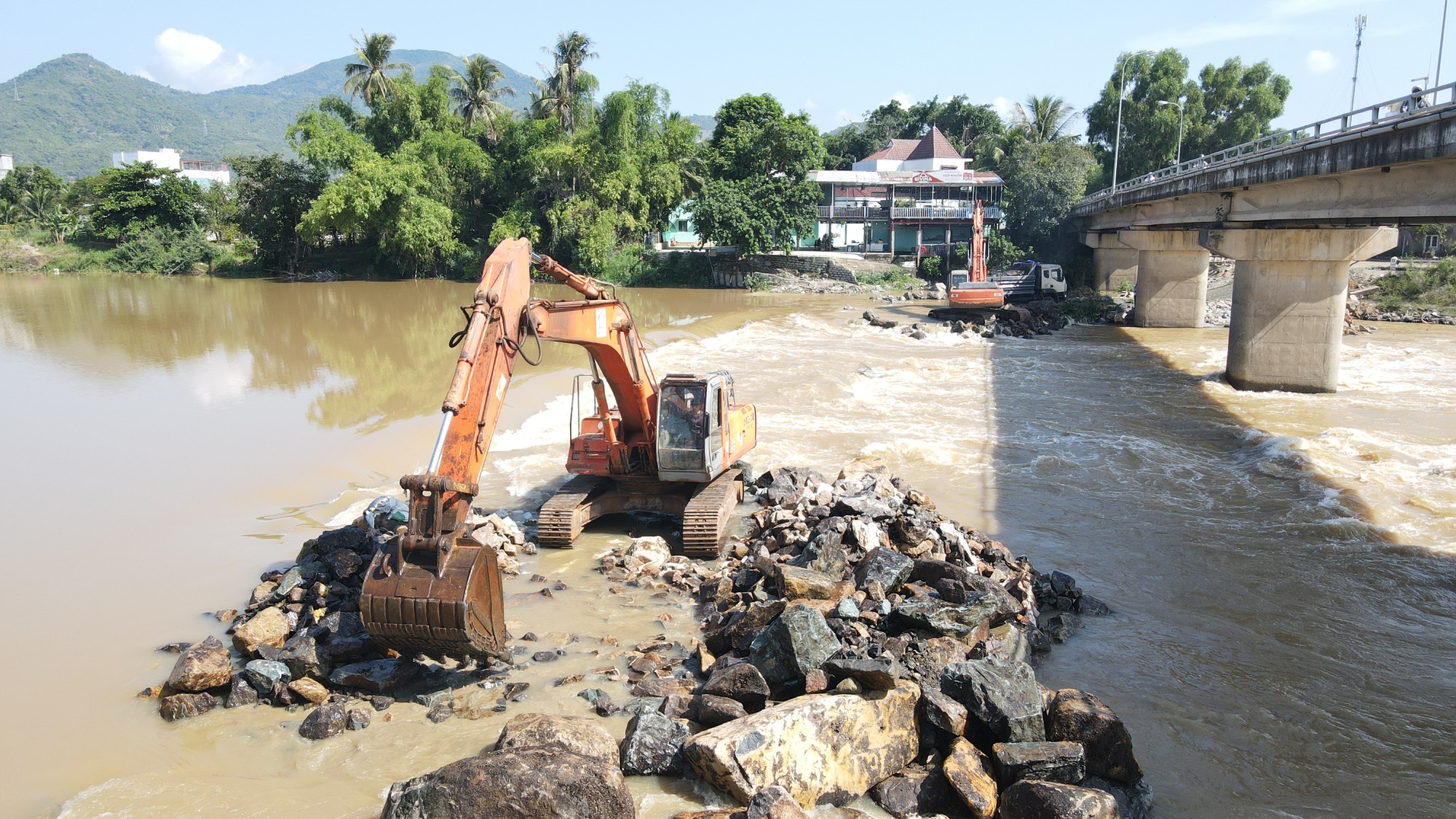 Kh&aacute;nh H&ograve;a: Từ b&agrave;i học lũ lịch sử đến bước ngoặt trong ph&ograve;ng, chống thi&ecirc;n tai- Ảnh 4.