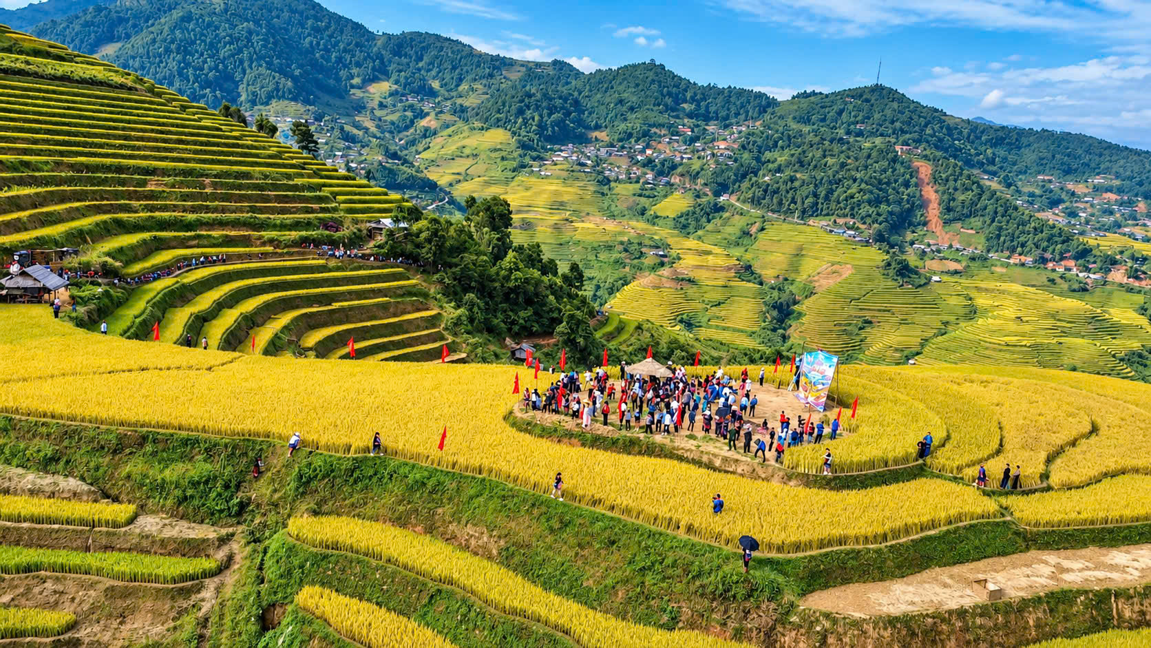 Độc đáo hình ảnh phụ nữ Mông mặc váy chạy trên ruộng bậc thang ở Lào Cai- Ảnh 8.