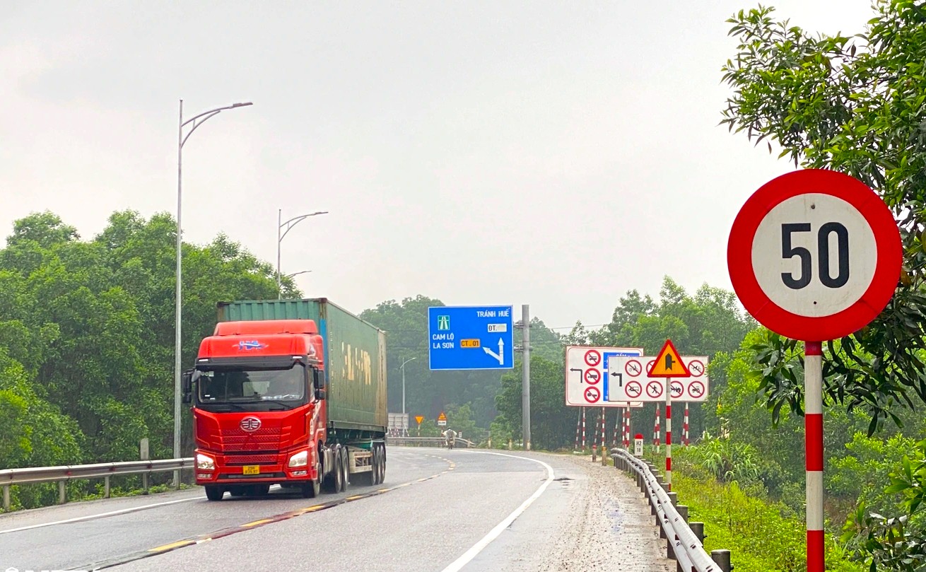 Nỗ lực khắc phục bất cập hệ thống biển b&aacute;o giao th&ocirc;ng - Ảnh 1.