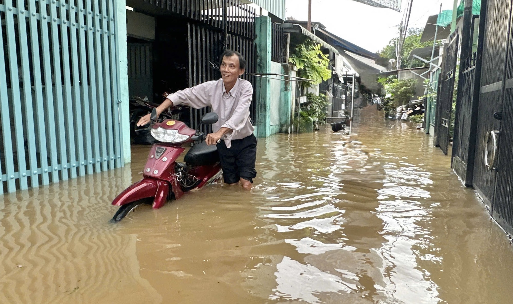 Lũ tr&ecirc;n s&ocirc;ng Đồng Nai vẫn ở mức cao, cảnh b&aacute;o ngập nhiều khu vực- Ảnh 1.