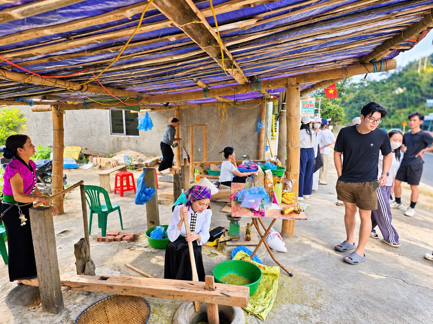 Về Tú Lệ, xem người Thái giữ nghề làm cốm truyền thống, lưu hương vị núi rừng- Ảnh 15.