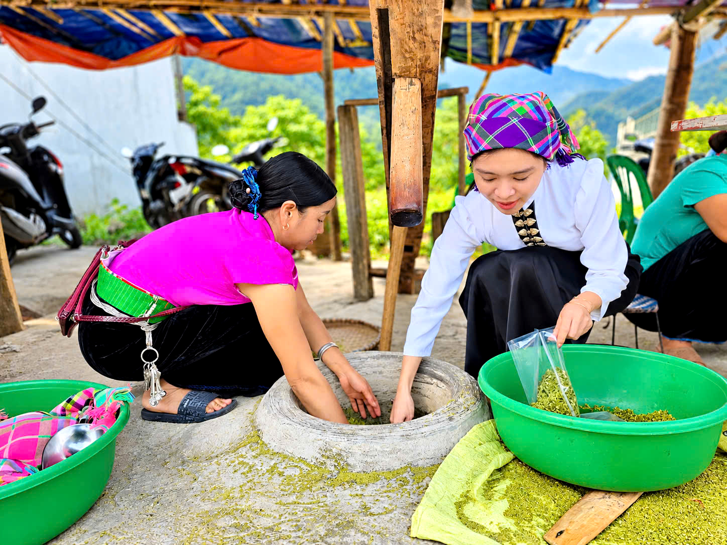 Về Tú Lệ, xem người Thái giữ nghề làm cốm truyền thống, lưu hương vị núi rừng- Ảnh 9.