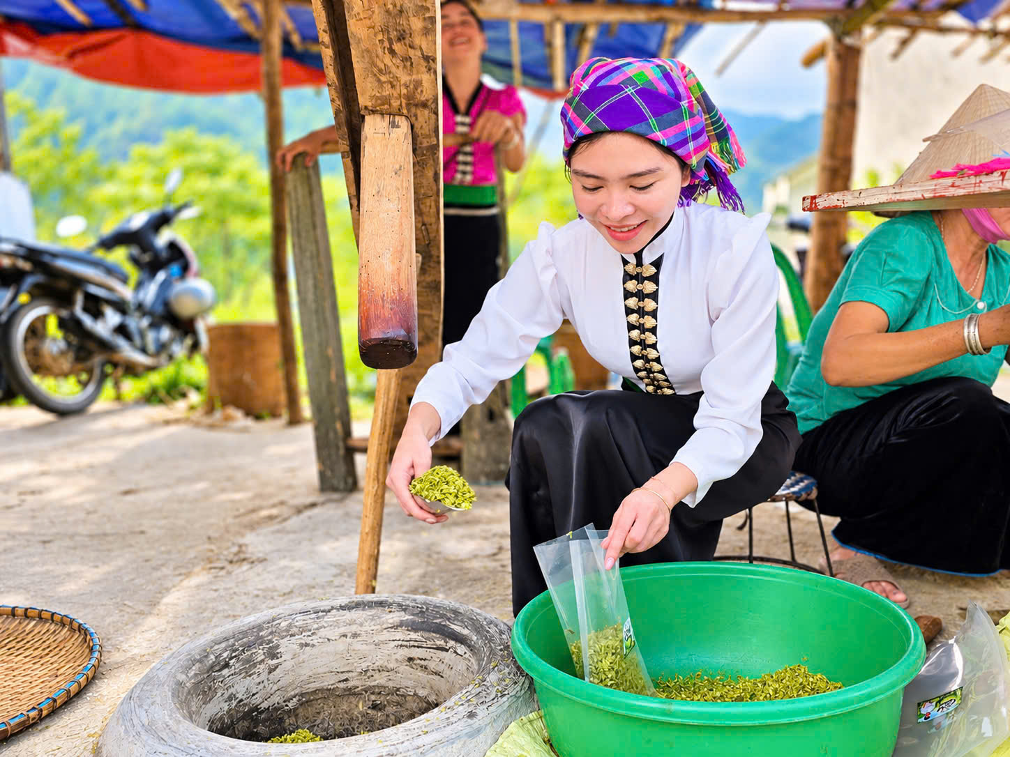Về Tú Lệ, xem người Thái giữ nghề làm cốm truyền thống, lưu hương vị núi rừng- Ảnh 11.