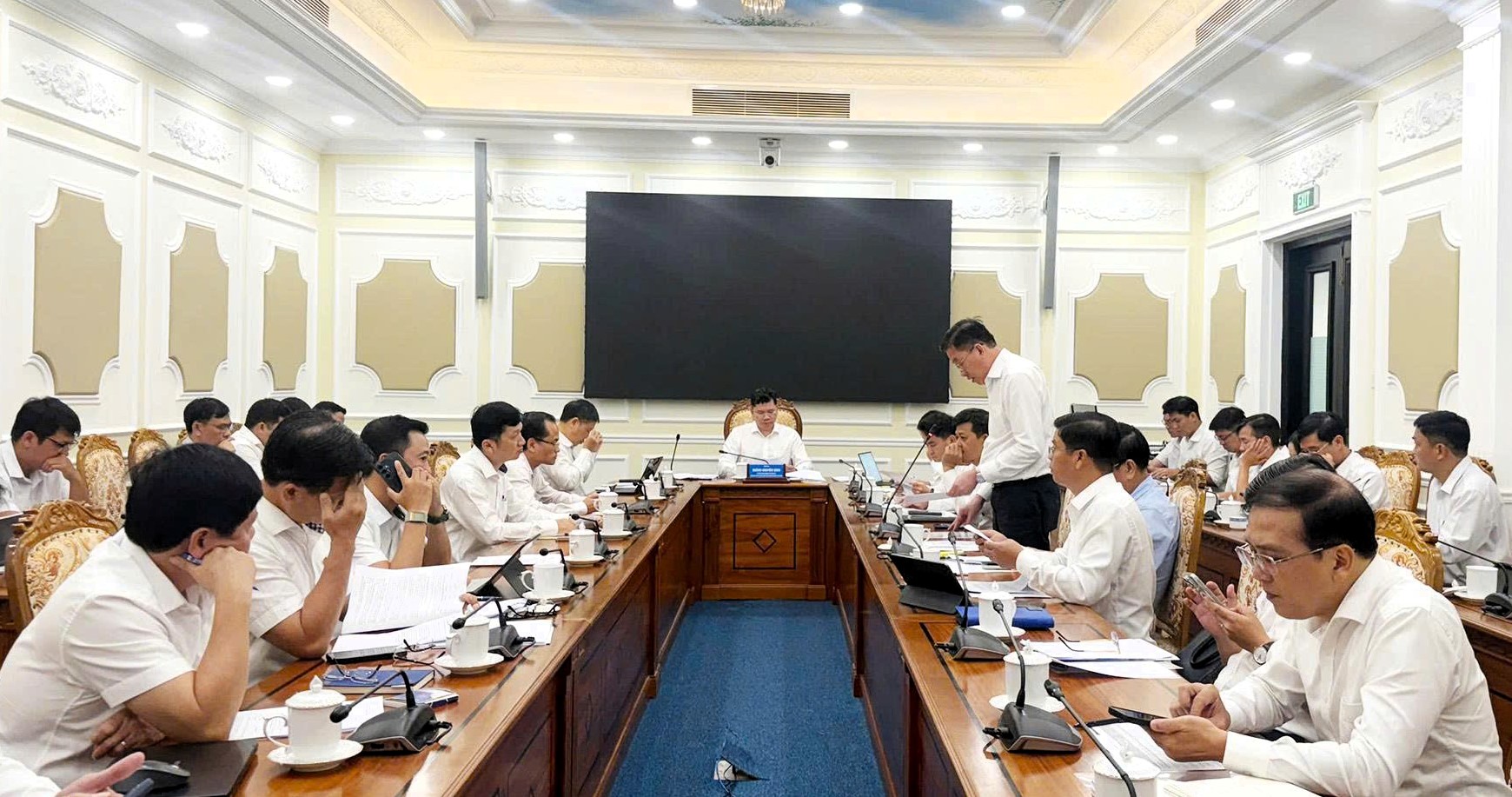 TP.HCM tăng tốc giải ngân đầu tư công, phấn đấu đạt 100% kế hoạch - Ảnh 1.