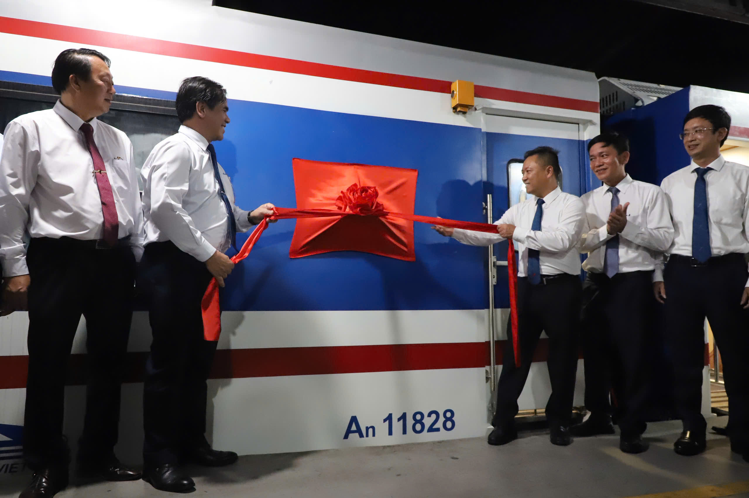 Ra mắt đo&agrave;n t&agrave;u du lịch chất lượng cao tuyến S&agrave;i G&ograve;n - Nha Trang - Ảnh 1.