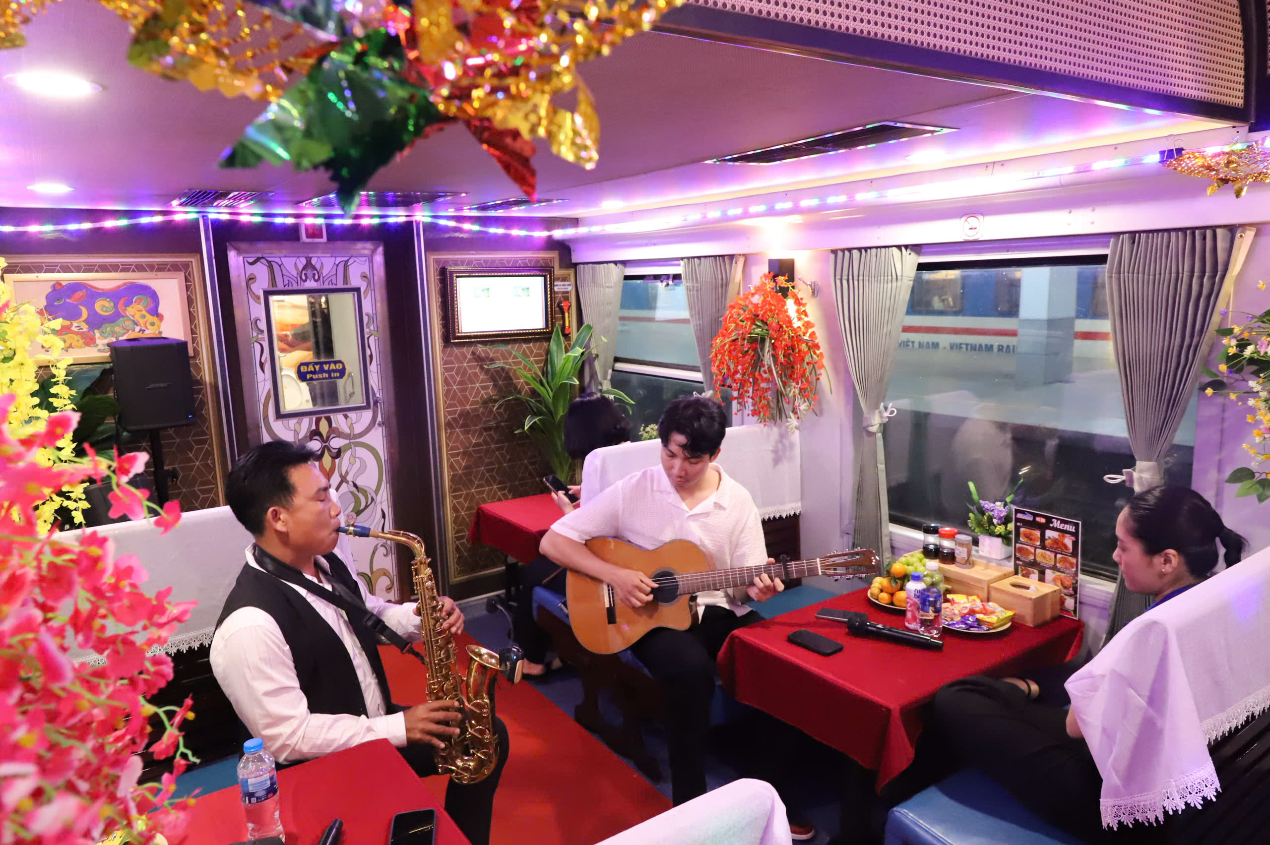 Ra mắt đo&agrave;n t&agrave;u du lịch chất lượng cao tuyến S&agrave;i G&ograve;n - Nha Trang - Ảnh 7.