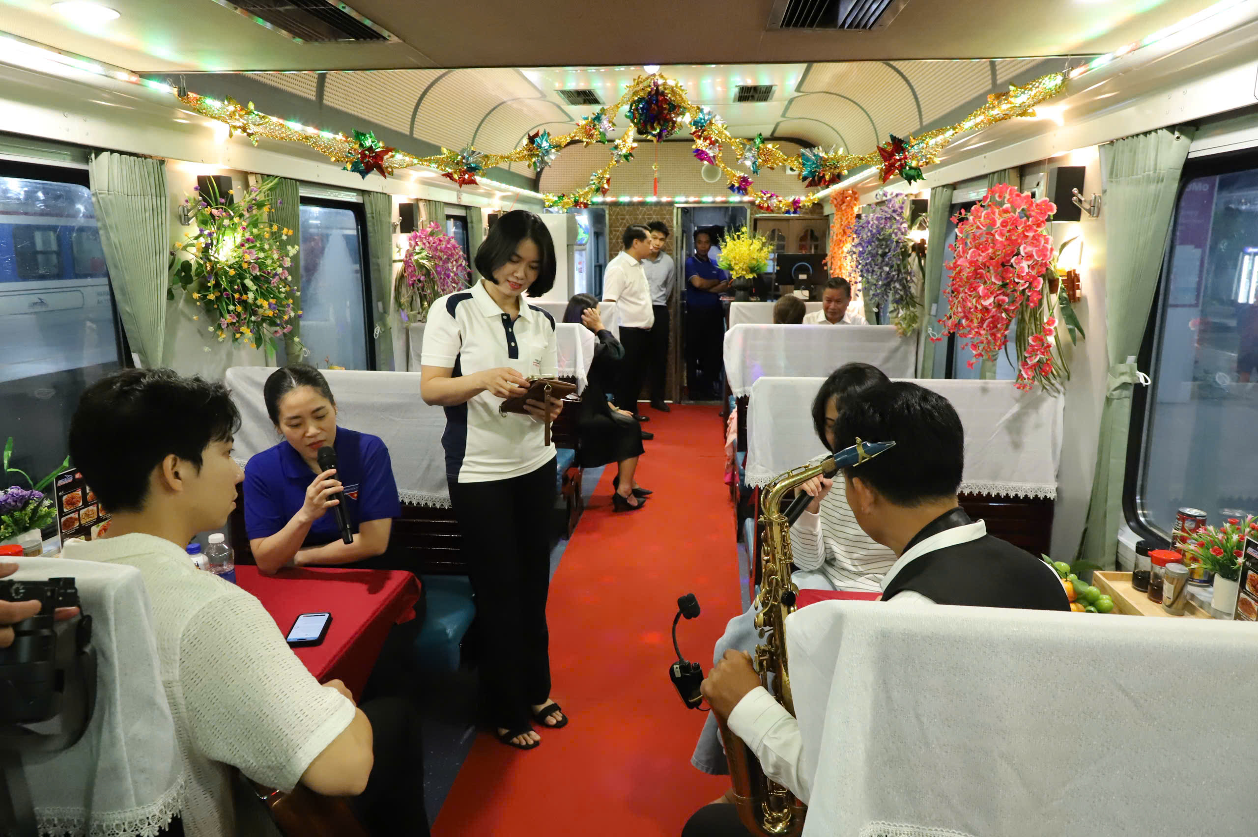 Ra mắt đo&agrave;n t&agrave;u du lịch chất lượng cao tuyến S&agrave;i G&ograve;n - Nha Trang - Ảnh 3.