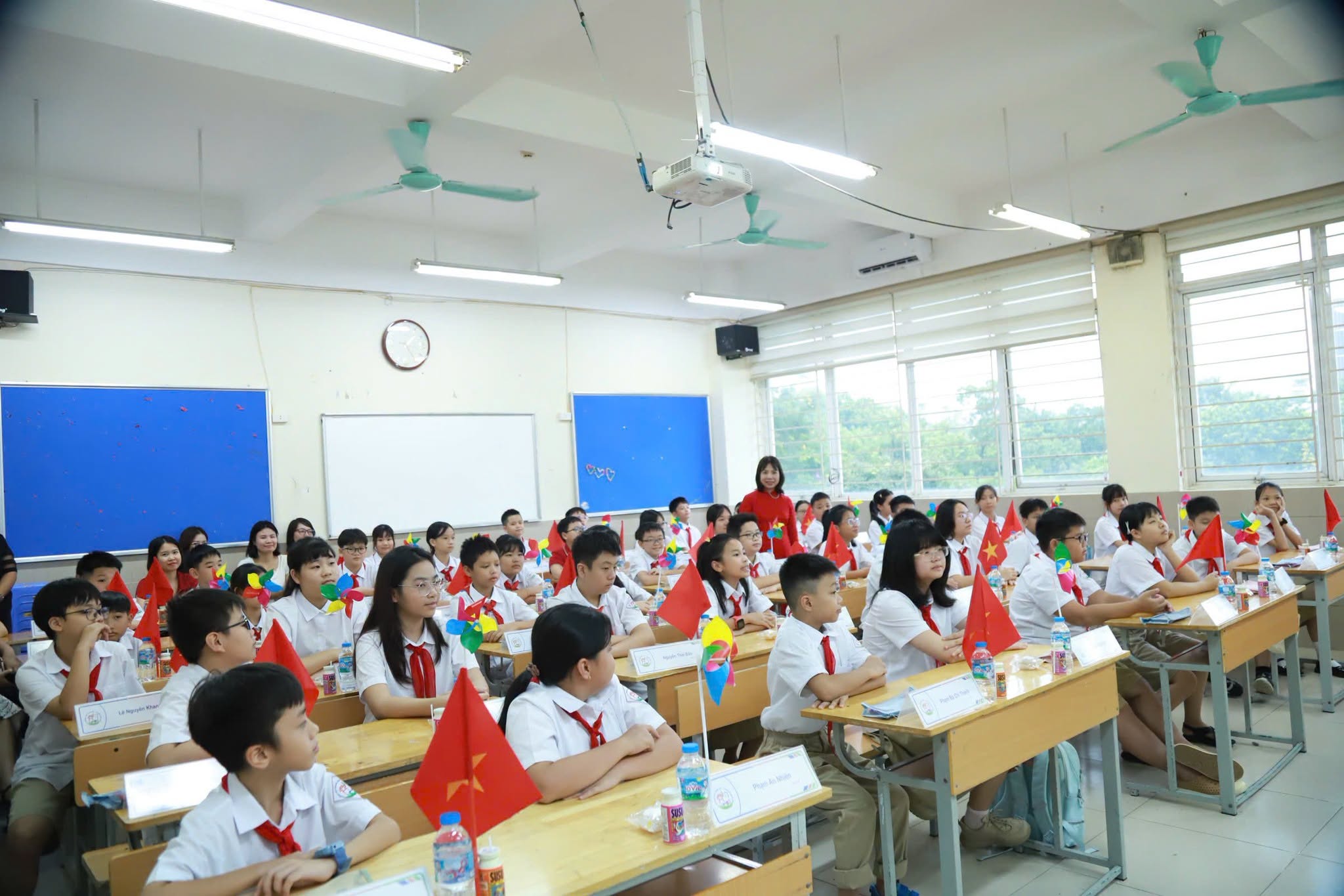 Bộ GD&ĐT quy định tr&aacute;ch nhiệm của trường khi tổ chức dạy tăng cường - Ảnh 1.