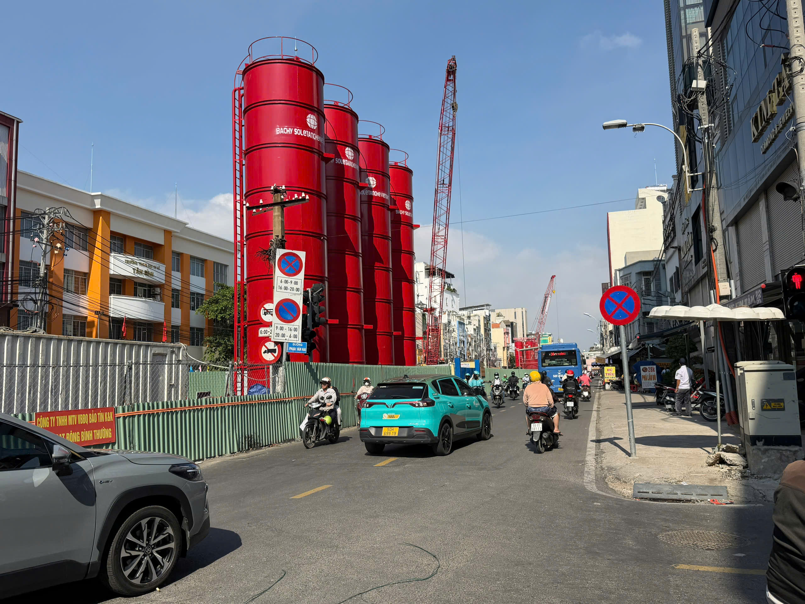 TP.HCM điều chỉnh l&agrave;n đường theo giờ, giảm &ugrave;n tắc khi thi c&ocirc;ng metro số 2 - Ảnh 4.