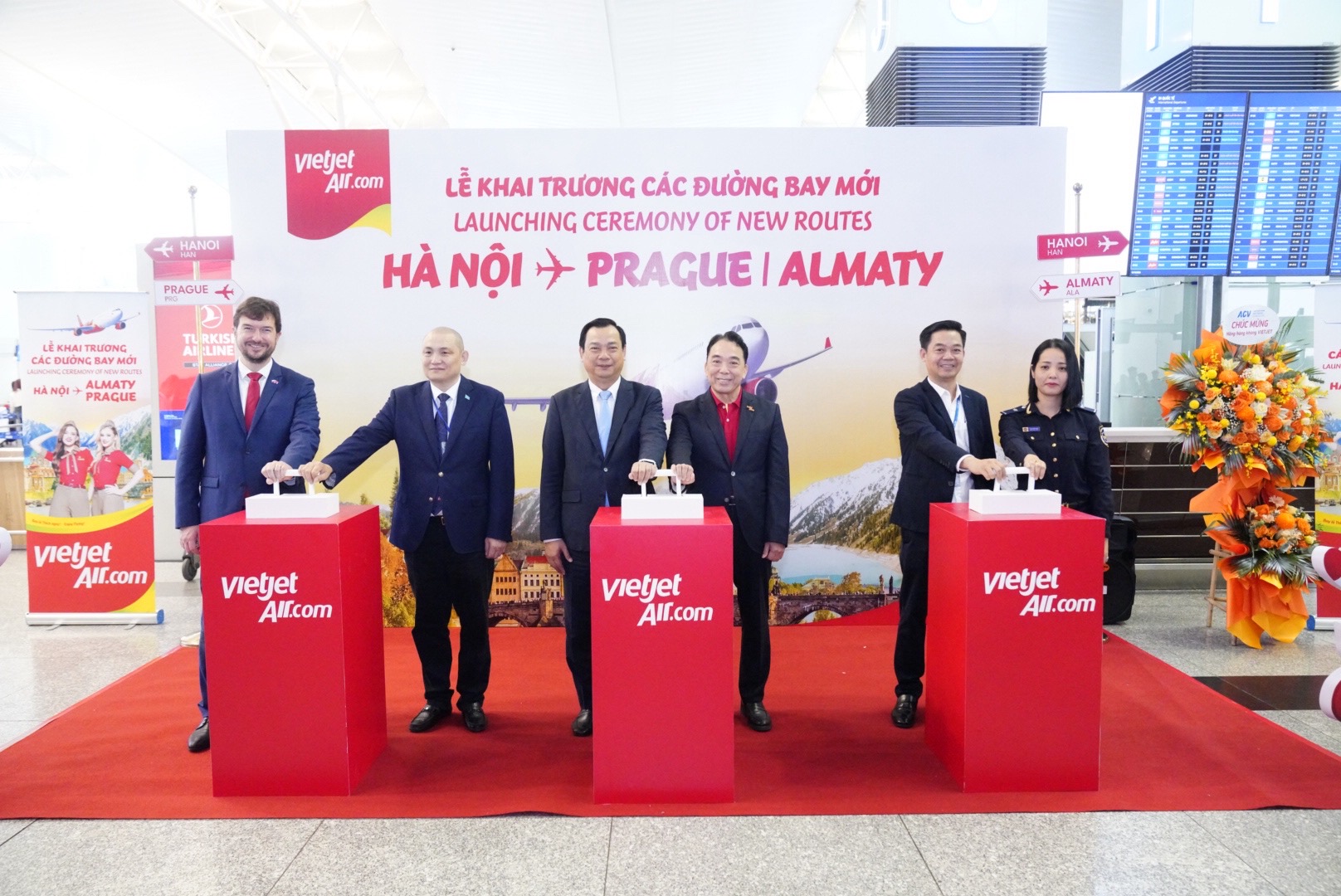 Khai trương đường bay đến Almaty, Praha, Vietjet mở thêm kết nối Việt Nam với thế giới - Ảnh 1.