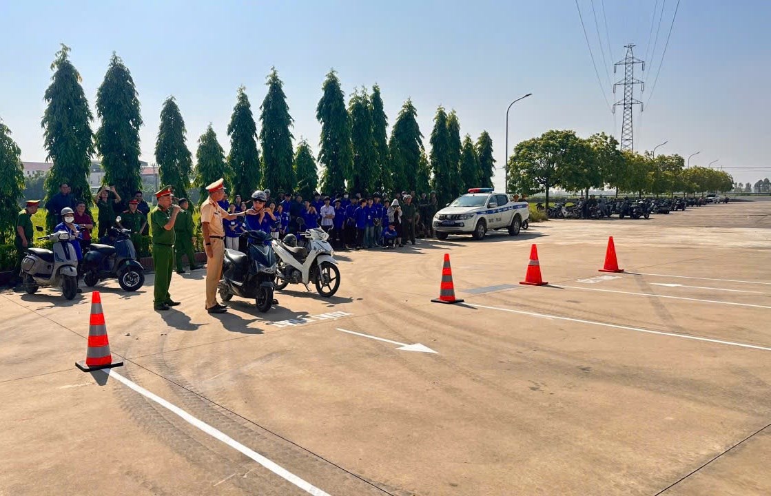 Hải Ph&ograve;ng: Đ&agrave;o tạo kỹ năng l&aacute;i xe an to&agrave;n cho hơn 150.000 học sinh v&agrave; người d&acirc;n- Ảnh 1.