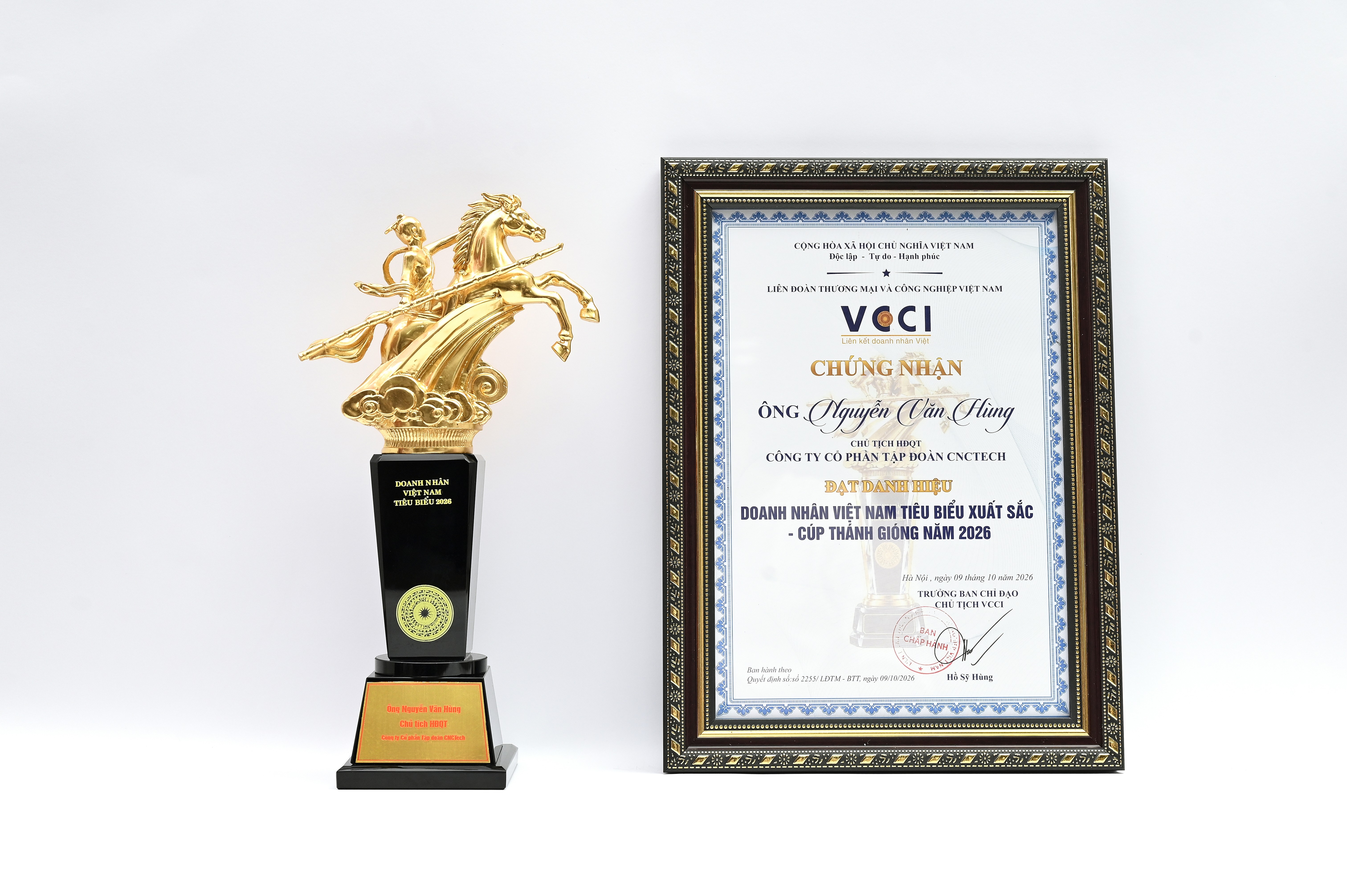 Chủ tịch CNCTech Nguyễn Văn H&ugrave;ng được vinh danh tại C&uacute;p Th&aacute;nh Gi&oacute;ng 2026 - Ảnh 4.