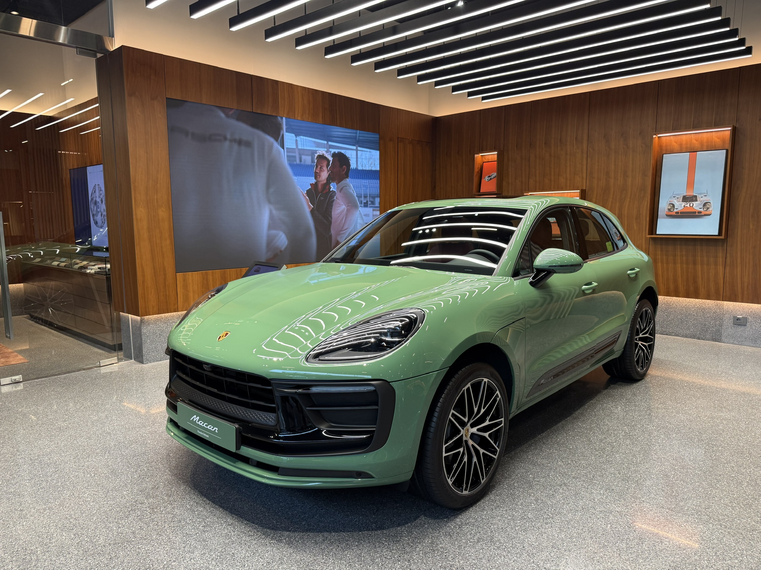 Cận cảnh hai chiếc Porsche Macan độc bản tại Hà Nội- Ảnh 1.