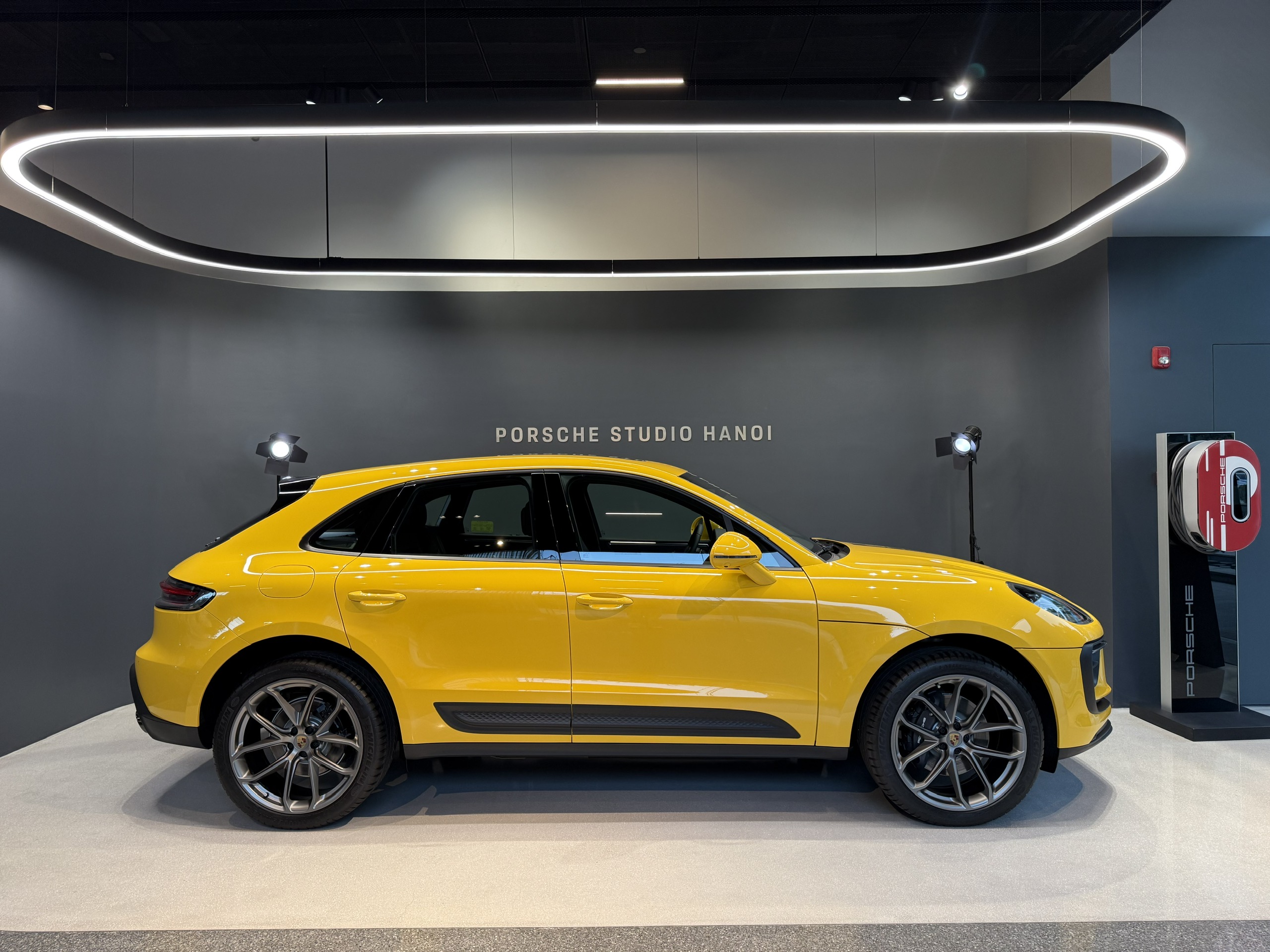 Cận cảnh hai chiếc Porsche Macan độc bản tại Hà Nội- Ảnh 9.