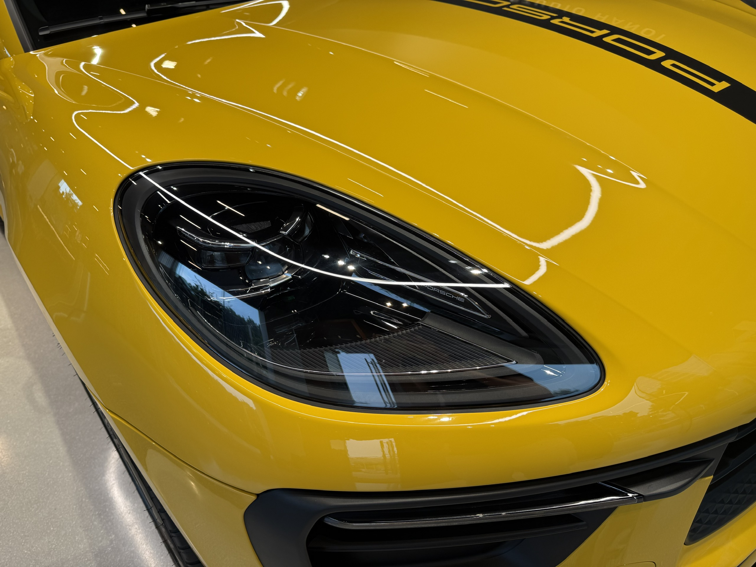 Cận cảnh hai chiếc Porsche Macan độc bản tại Hà Nội- Ảnh 11.