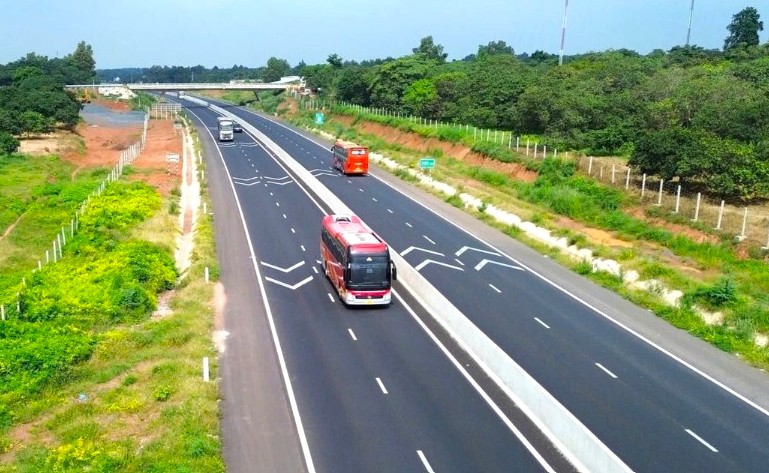 Cục Đường bộ Việt Nam chủ động giải ph&aacute;p khai th&aacute;c an to&agrave;n cao tốc ph&acirc;n kỳ - Ảnh 1.