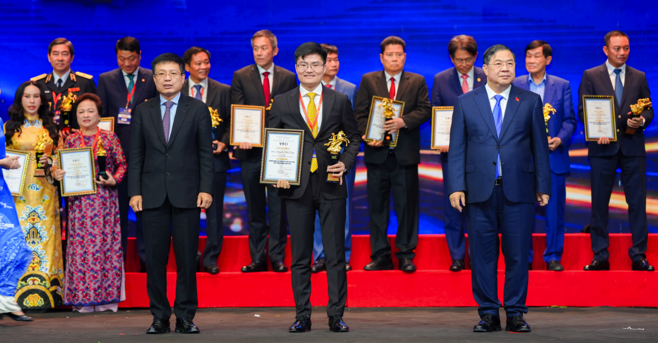 Chủ tịch CNCTech Nguyễn Văn H&ugrave;ng được vinh danh tại C&uacute;p Th&aacute;nh Gi&oacute;ng 2026 - Ảnh 1.