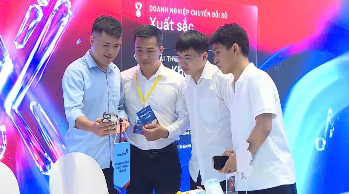 Sổ tiết kiệm trên điện thoại: Công nghệ mở thêm cơ hội tiếp cận vốn - Ảnh 1.