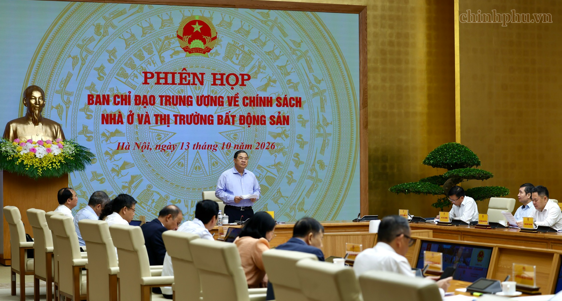 Ph&oacute; Thủ tướng Thường trực: Ph&aacute;t triển nh&agrave; ở phải đ&uacute;ng nhu cầu, tr&aacute;nh đầu cơ, l&atilde;ng ph&iacute;- Ảnh 8.